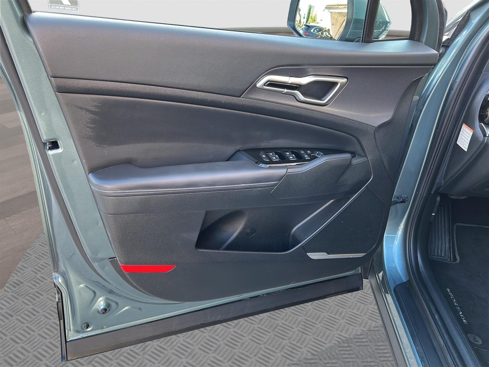 listing desktop thumbnail image 7