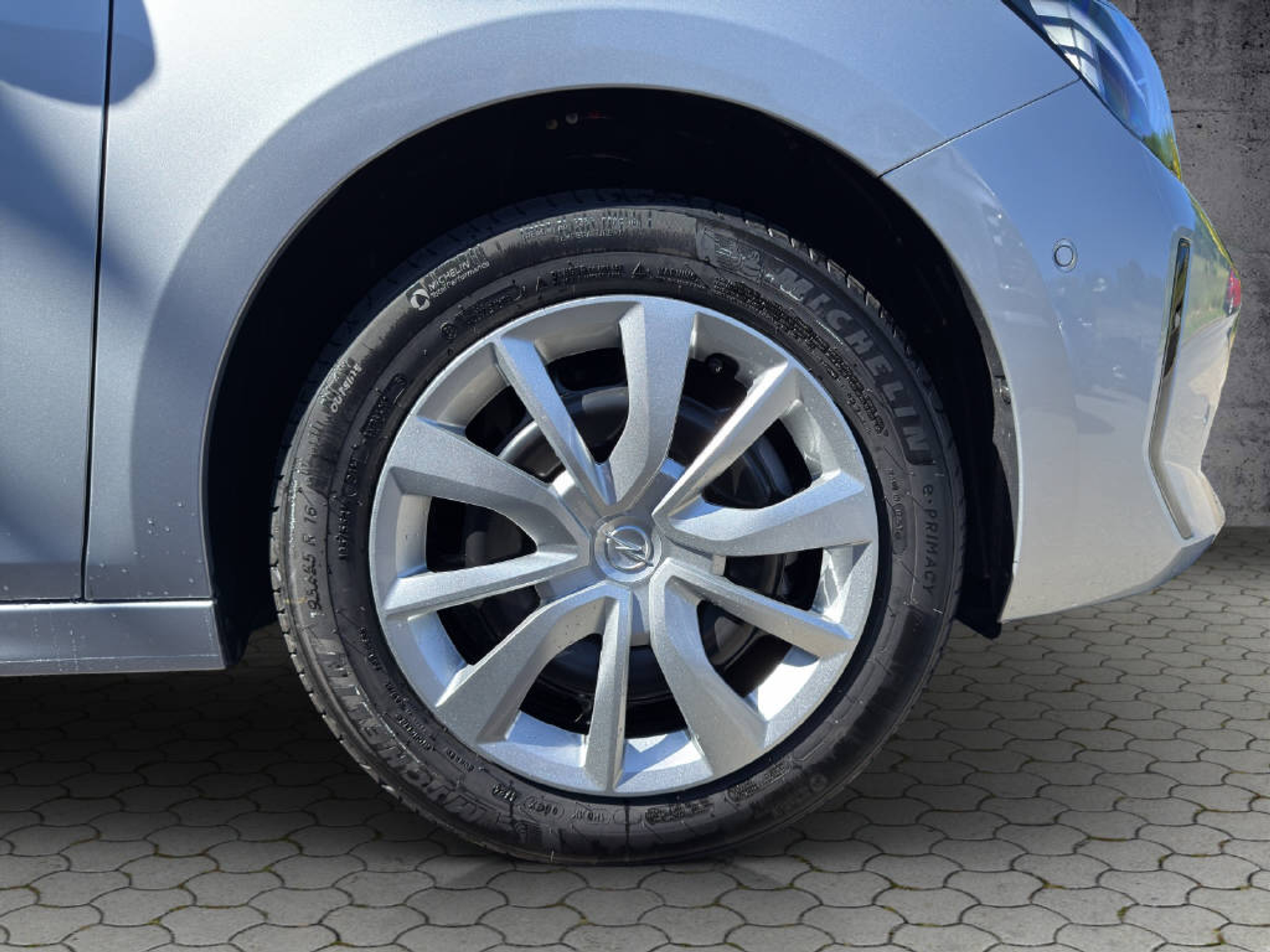 listing desktop thumbnail image 10