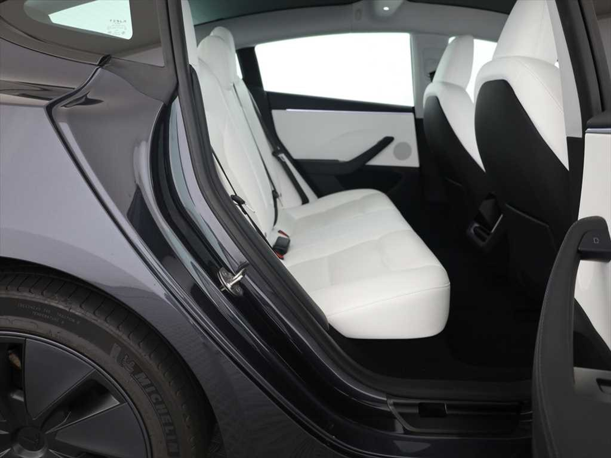 listing desktop thumbnail image 10