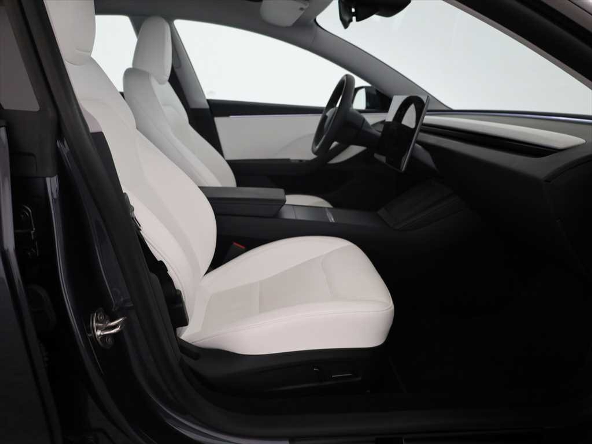 listing desktop thumbnail image 9