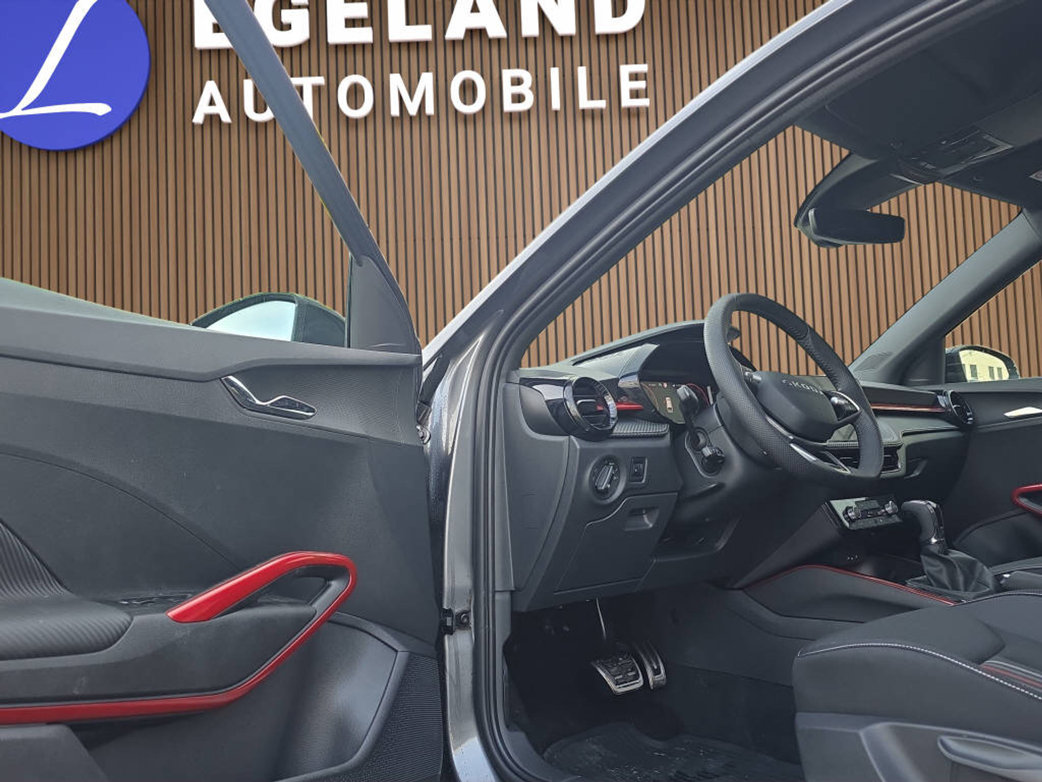 listing desktop thumbnail image 10