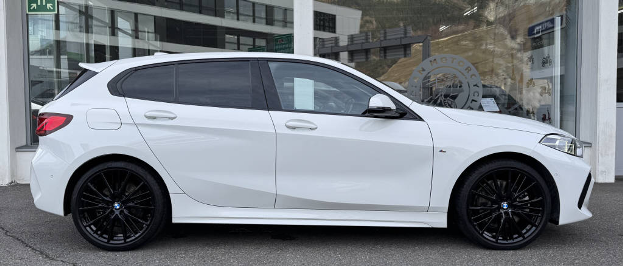 listing desktop thumbnail image 1