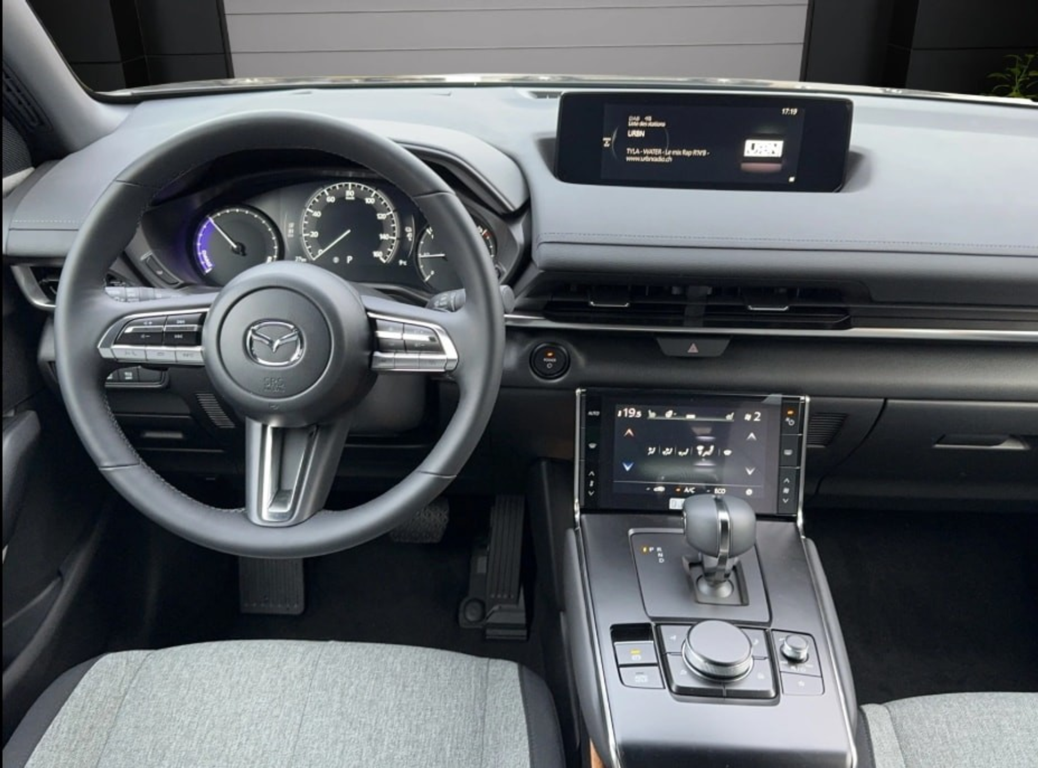 listing desktop thumbnail image 6