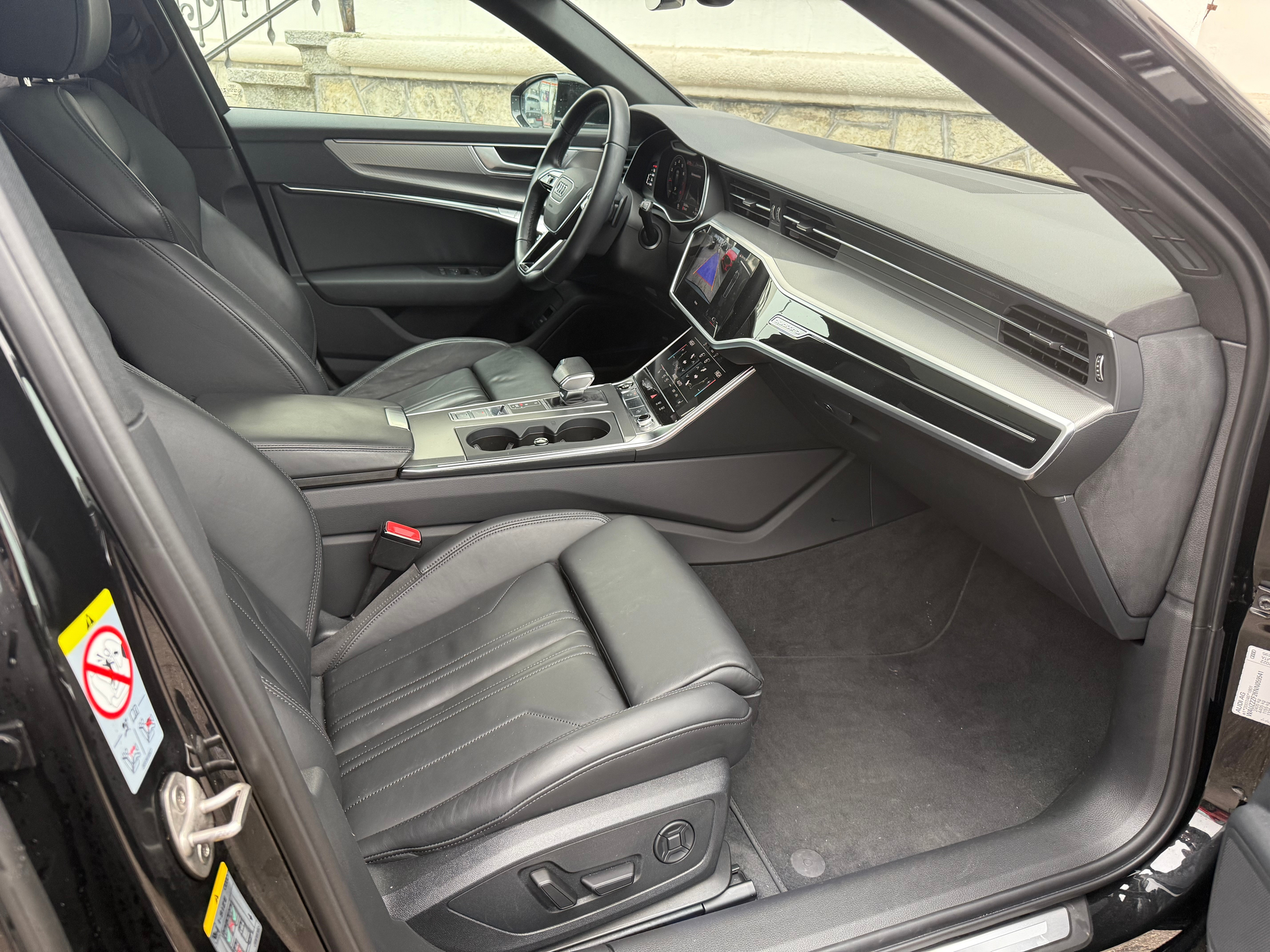 listing desktop thumbnail image 11