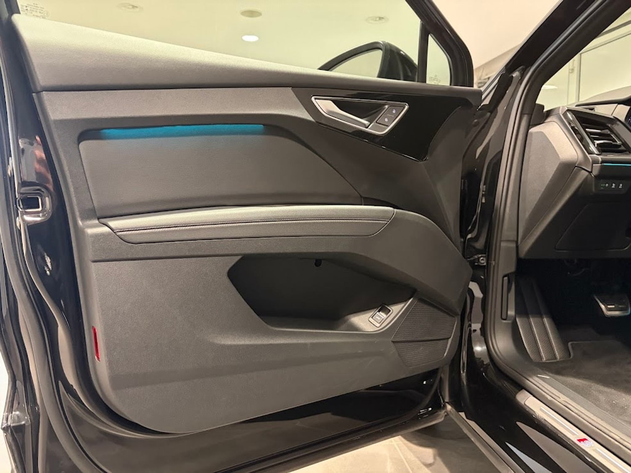 listing desktop thumbnail image 2