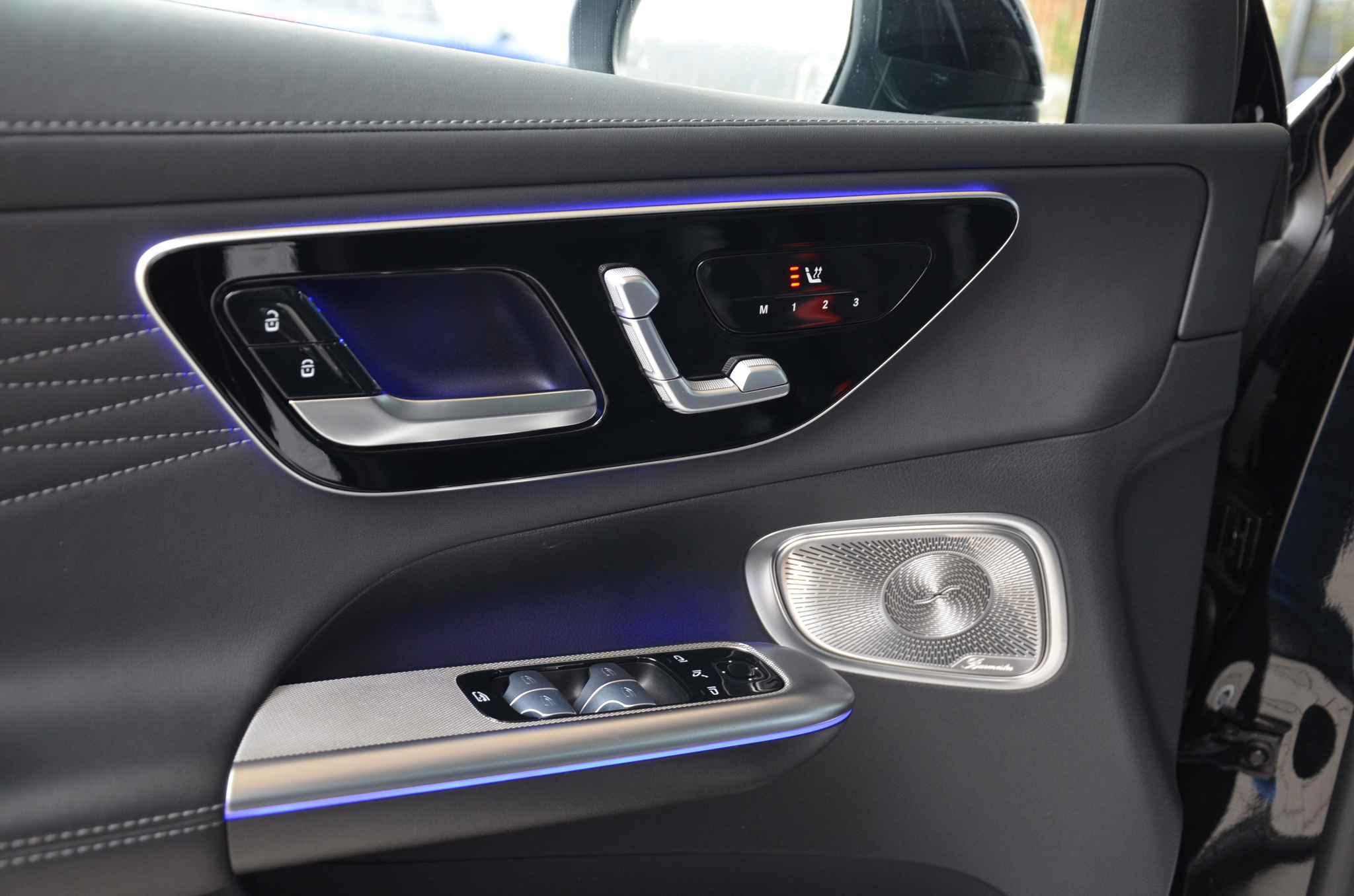 listing desktop thumbnail image 12