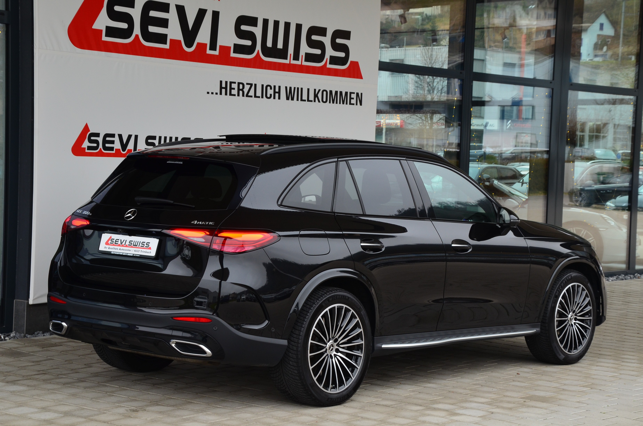 listing desktop thumbnail image 3