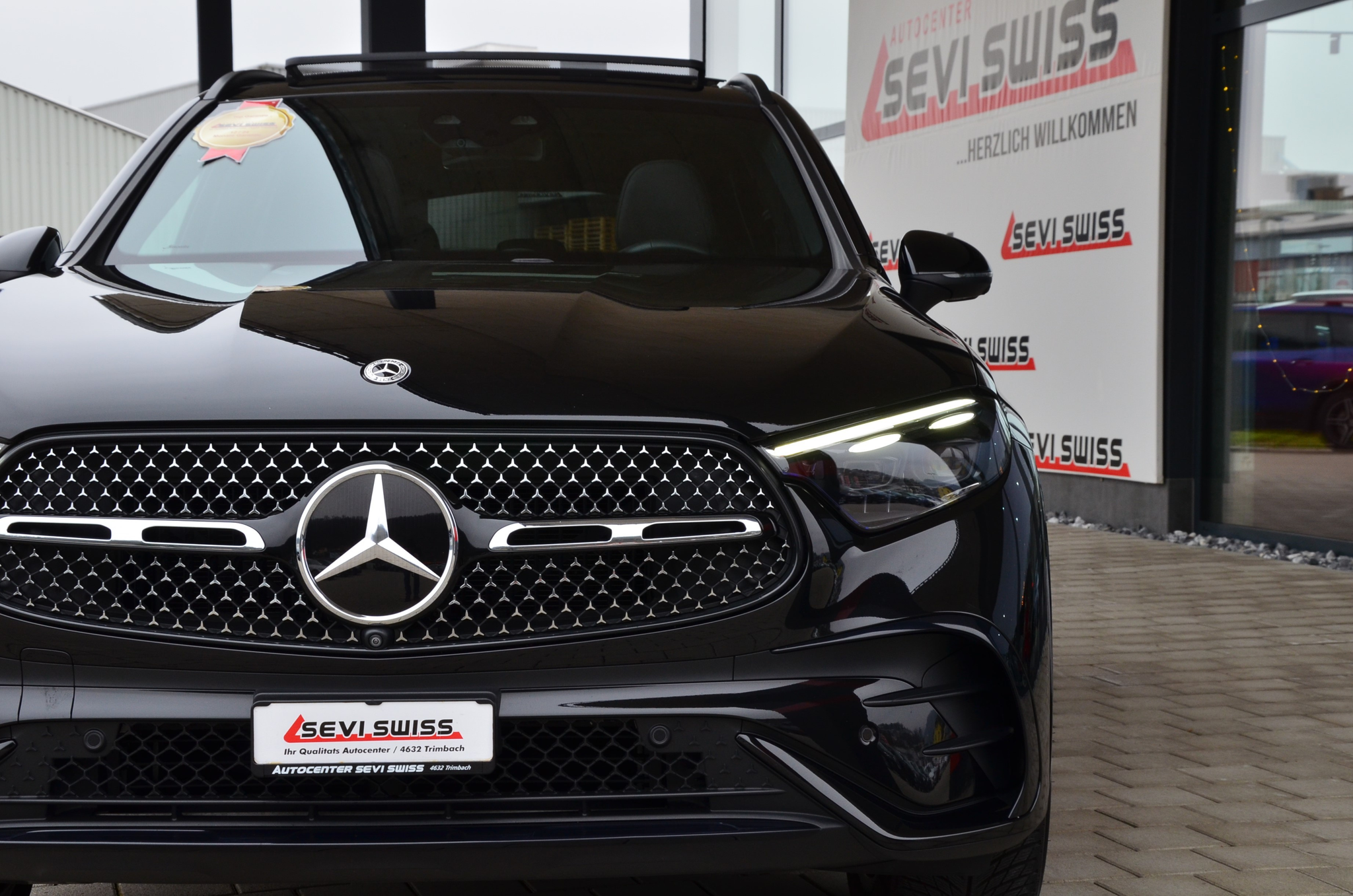 listing desktop thumbnail image 4