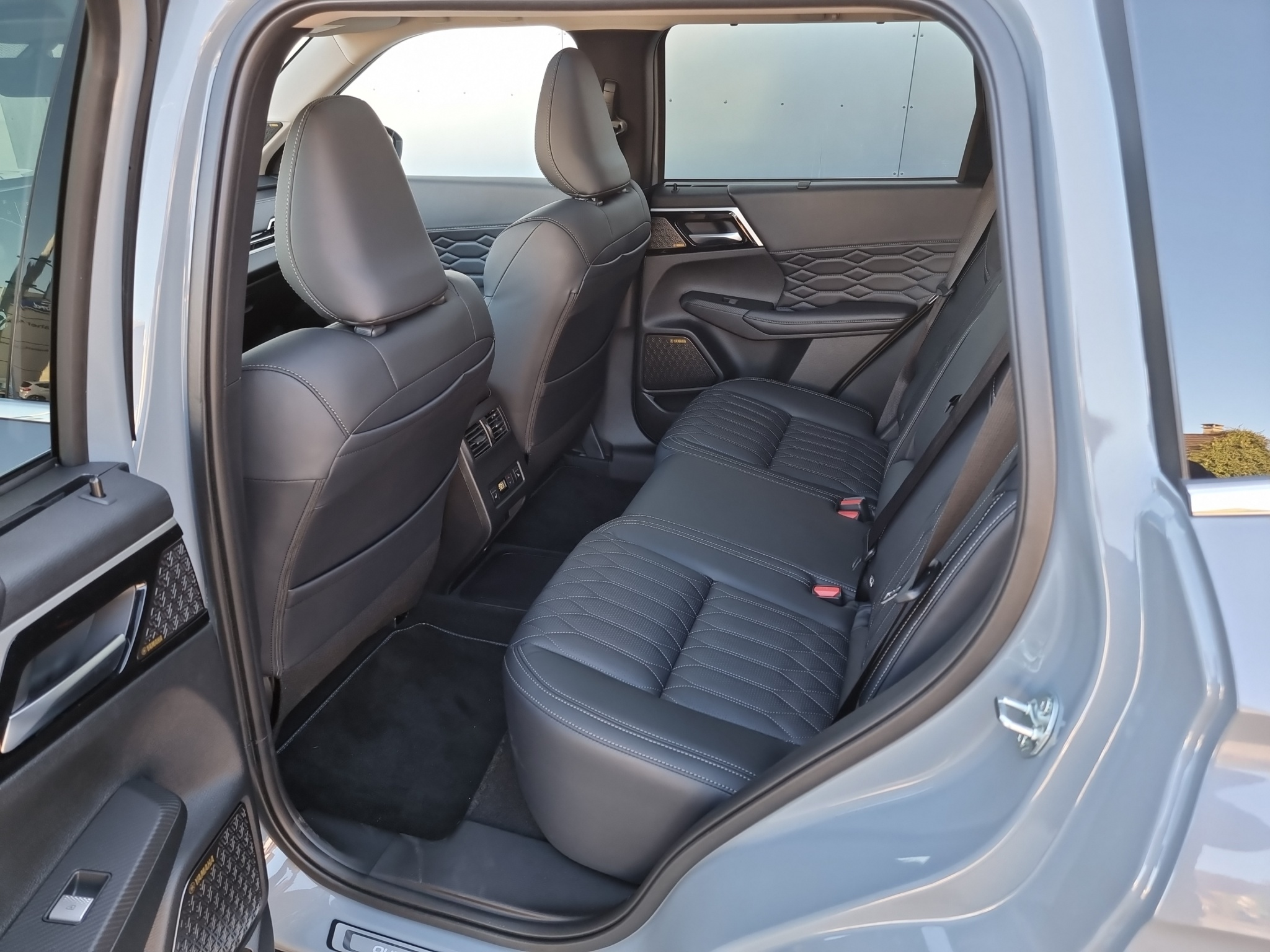 listing desktop thumbnail image 12