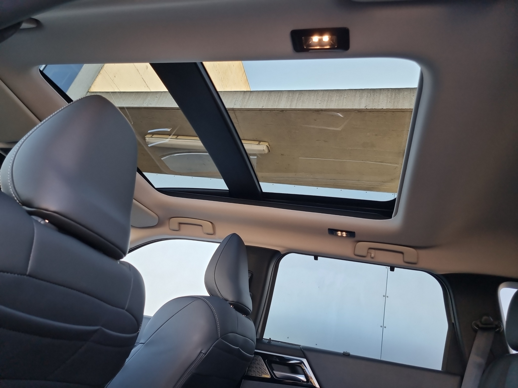 listing desktop thumbnail image 11