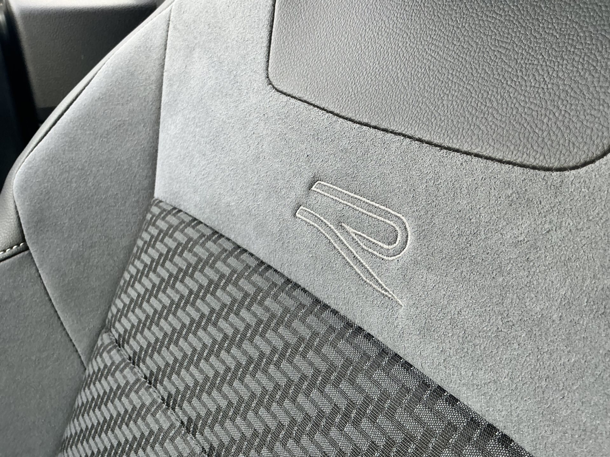 listing desktop thumbnail image 23