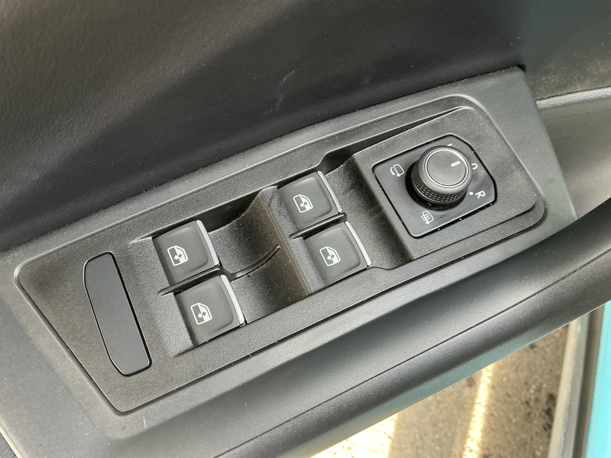 listing desktop thumbnail image 24