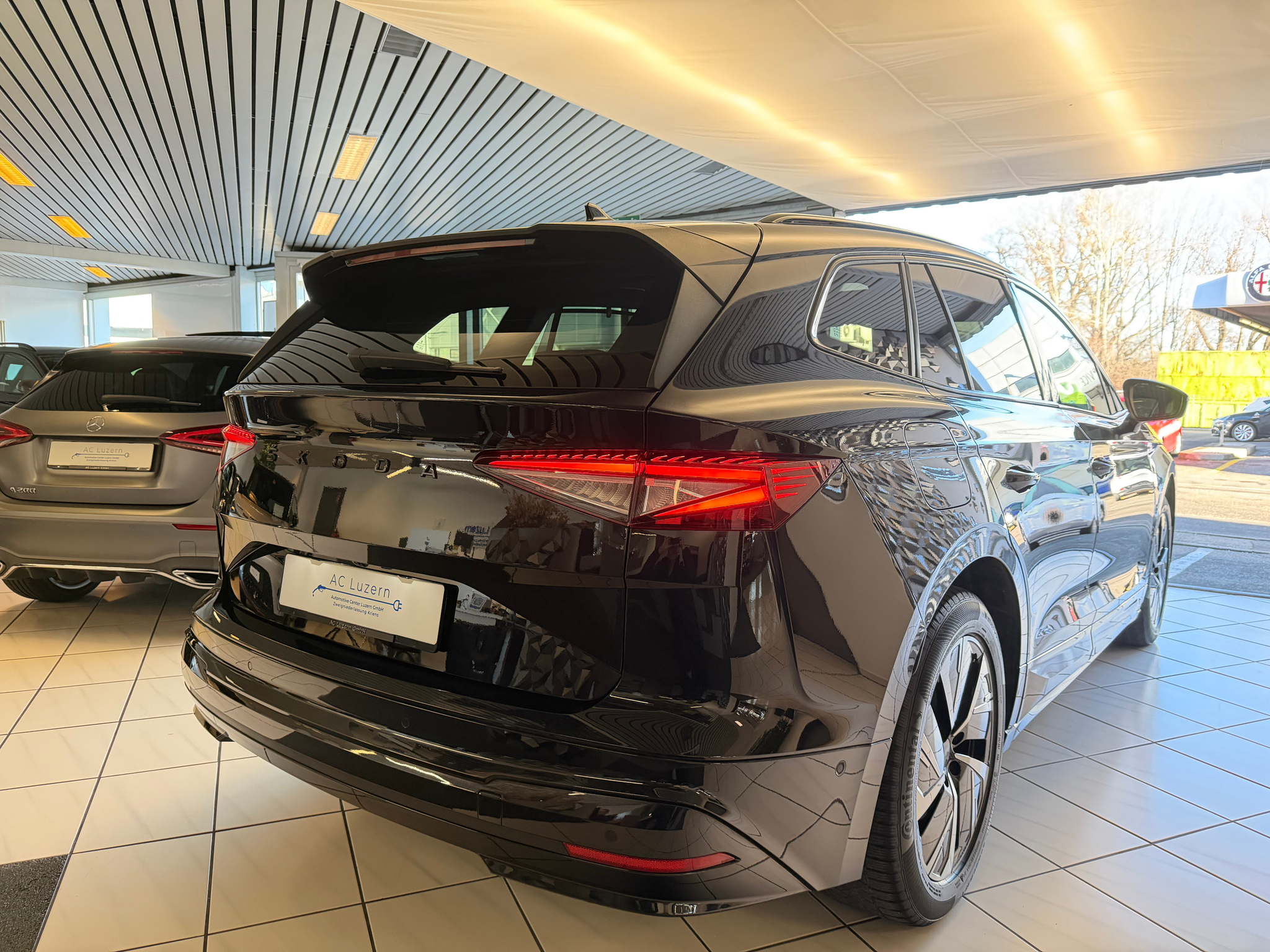 listing desktop thumbnail image 3