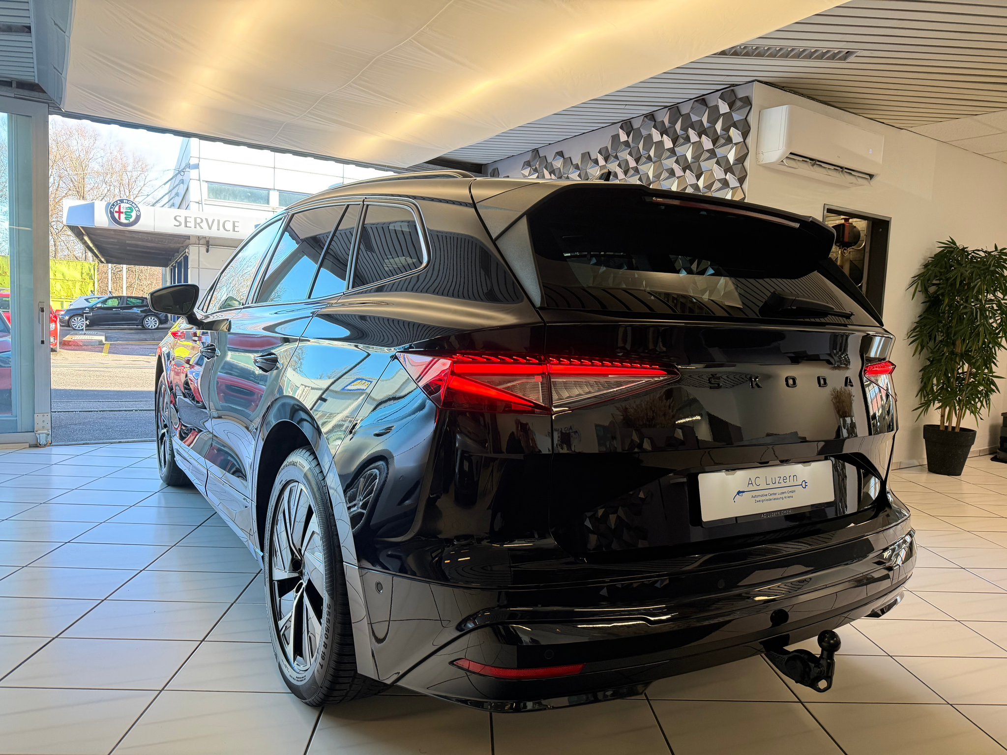 listing desktop thumbnail image 2