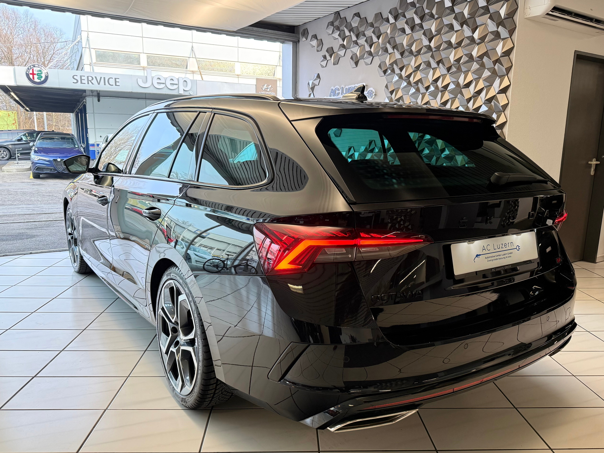 listing desktop thumbnail image 1