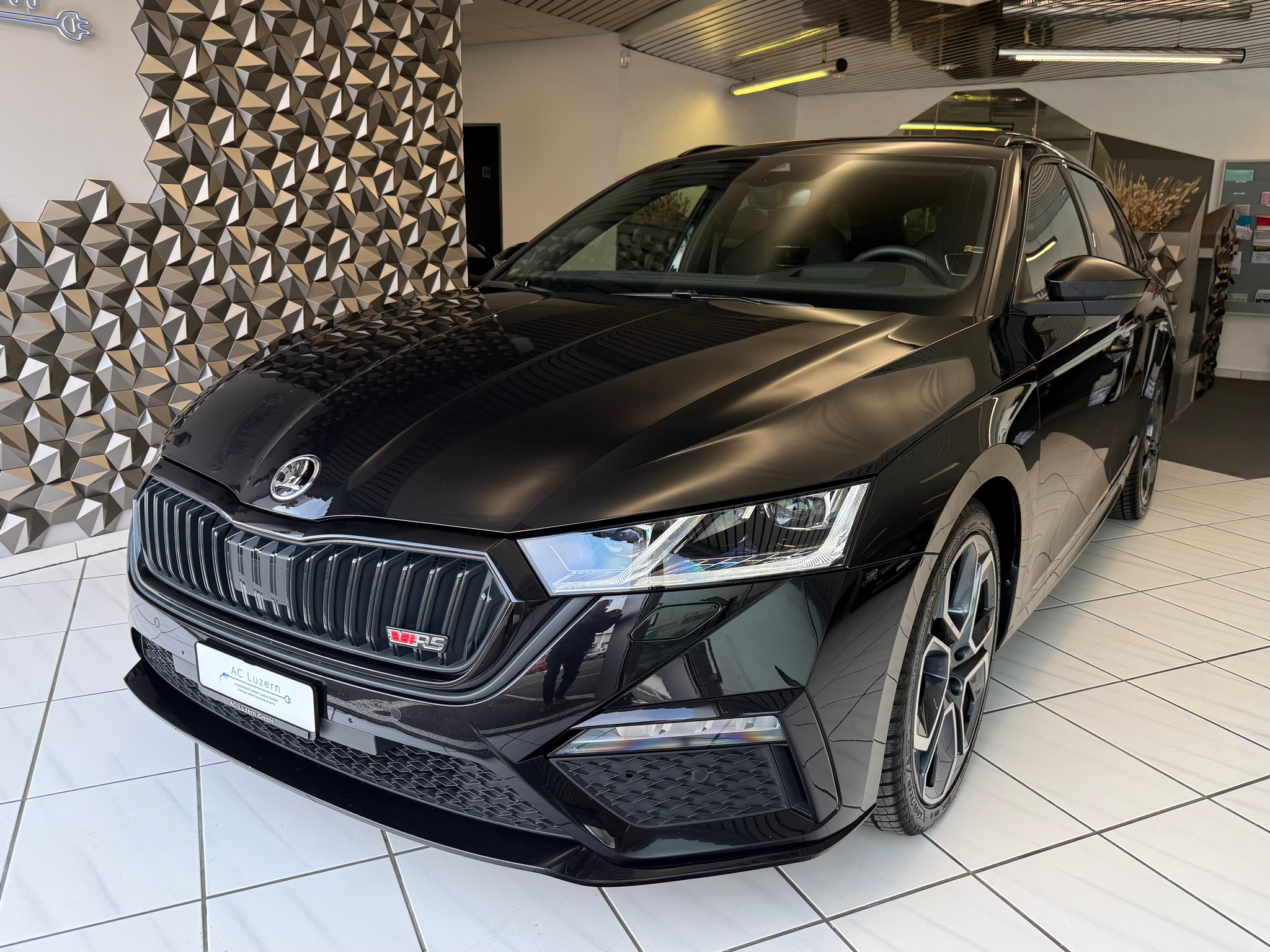 listing desktop thumbnail image 0