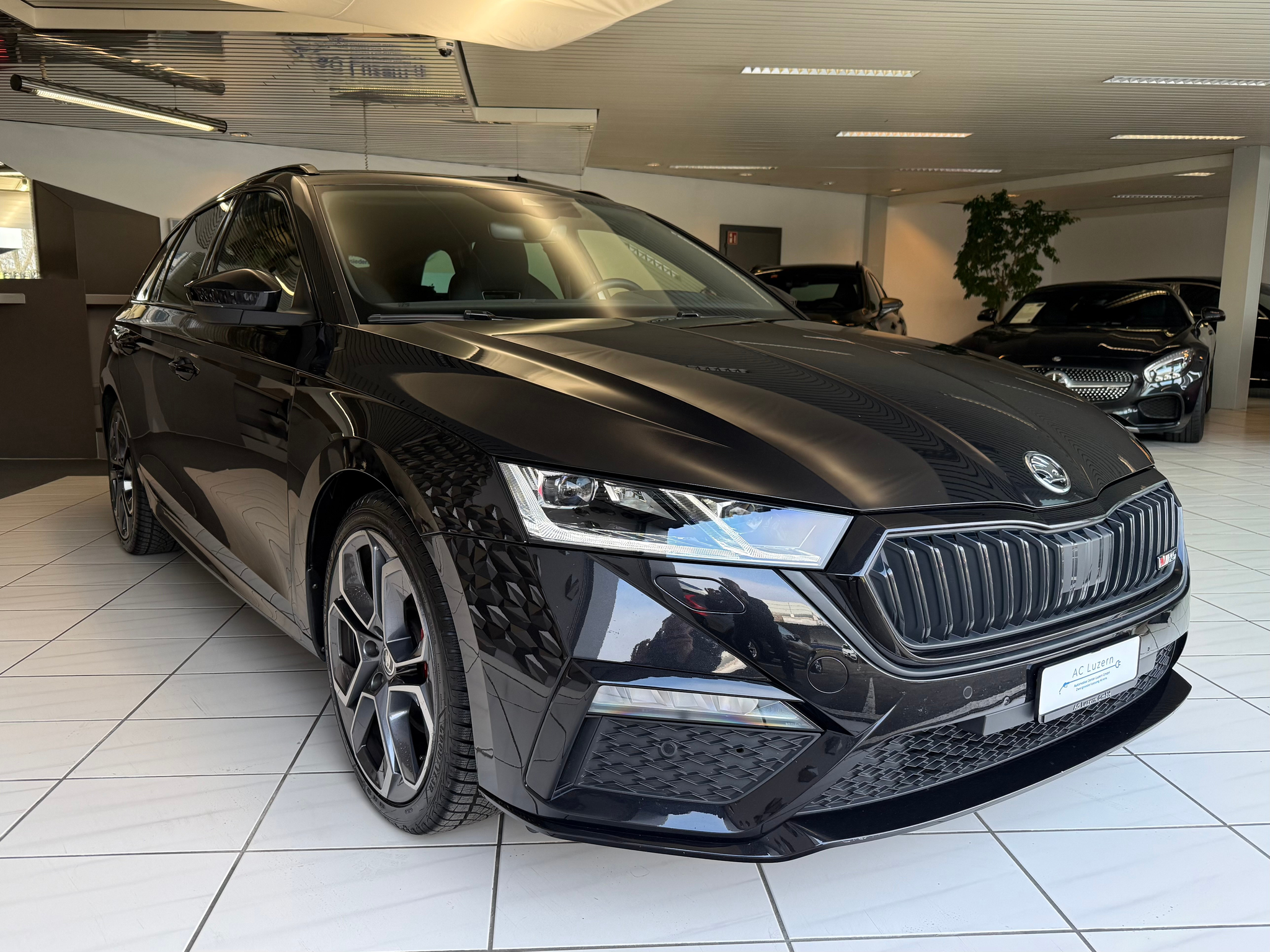 listing desktop thumbnail image 3