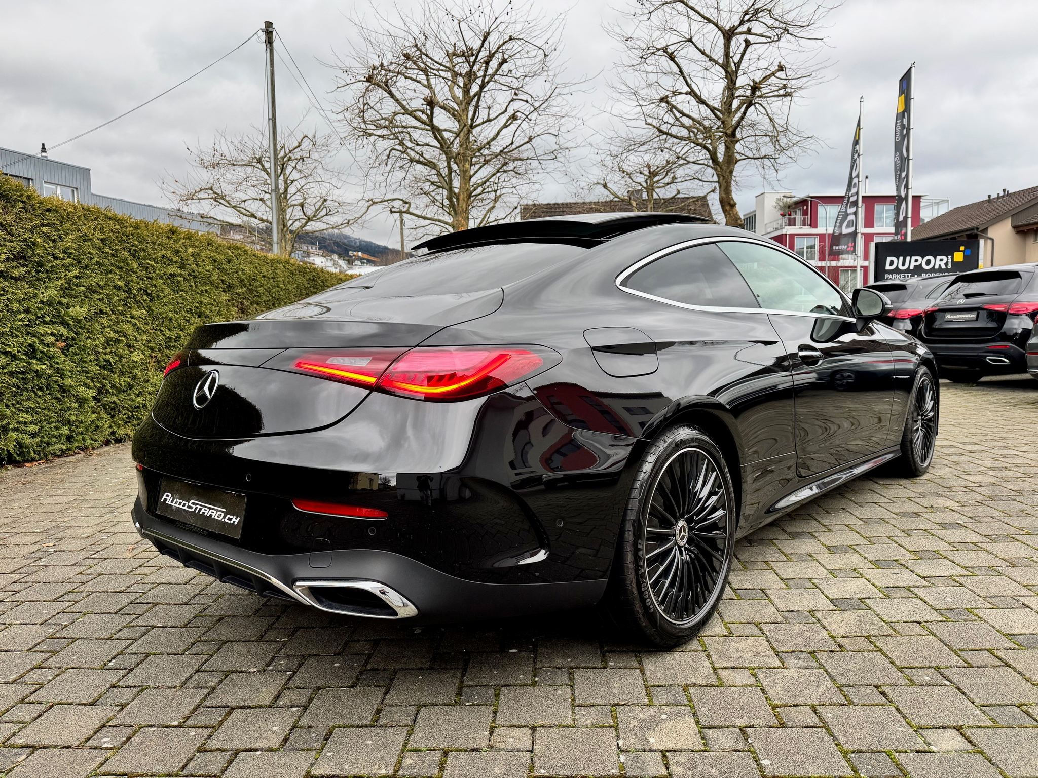 listing desktop thumbnail image 3