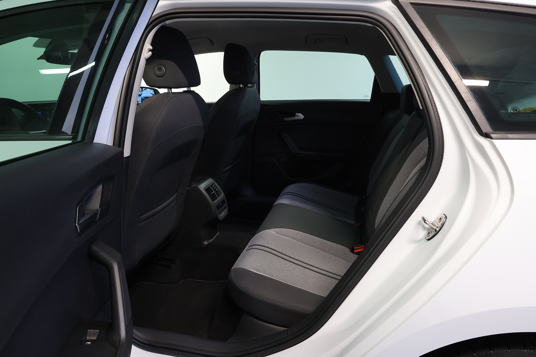 listing desktop thumbnail image 14