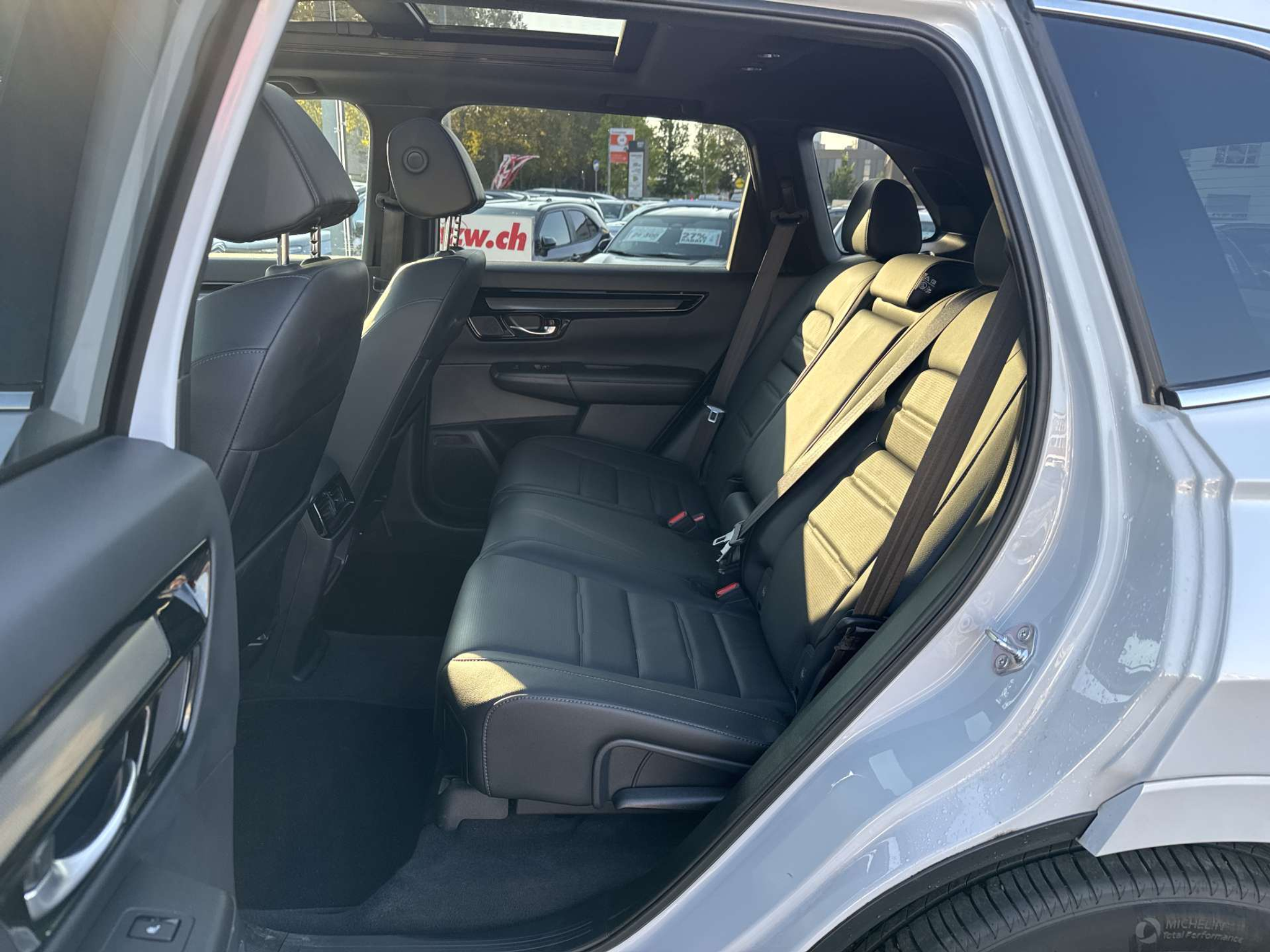 listing desktop thumbnail image 6