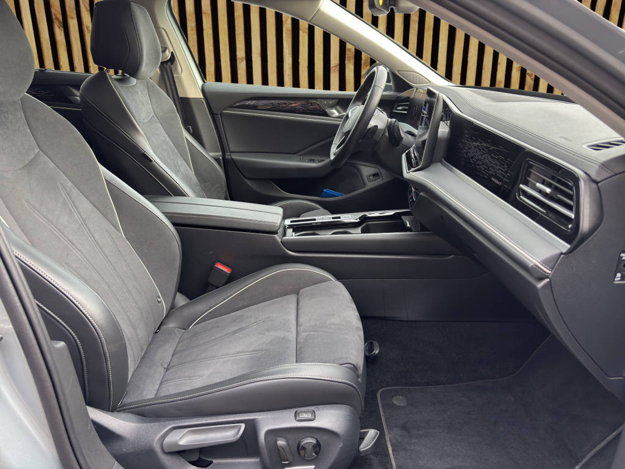 listing desktop thumbnail image 4