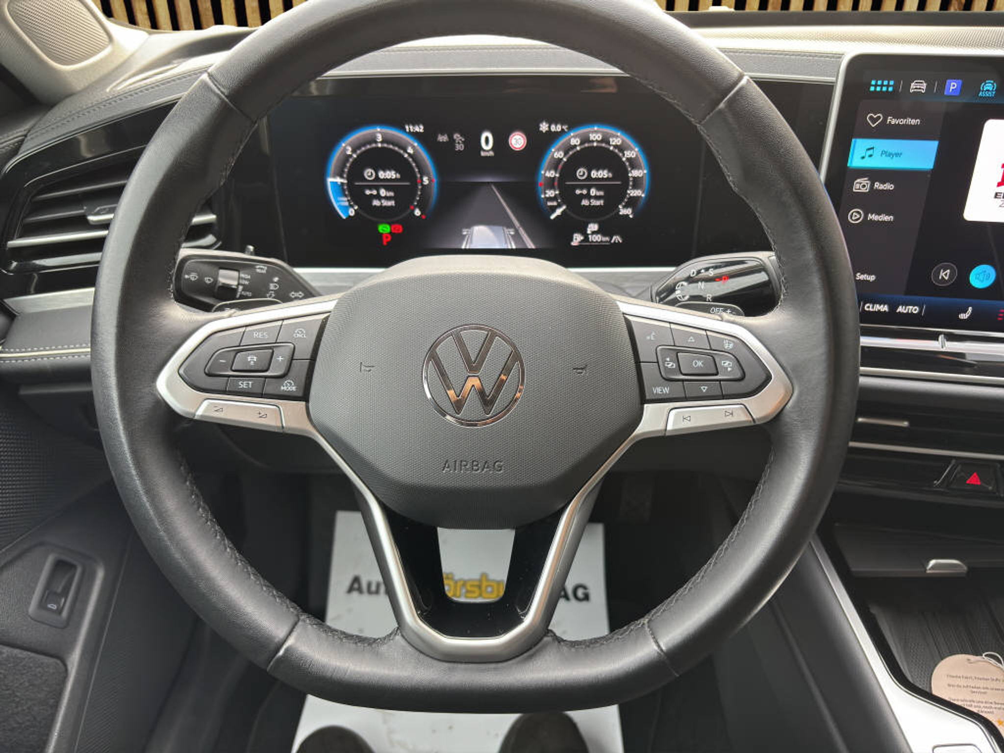 listing desktop thumbnail image 8