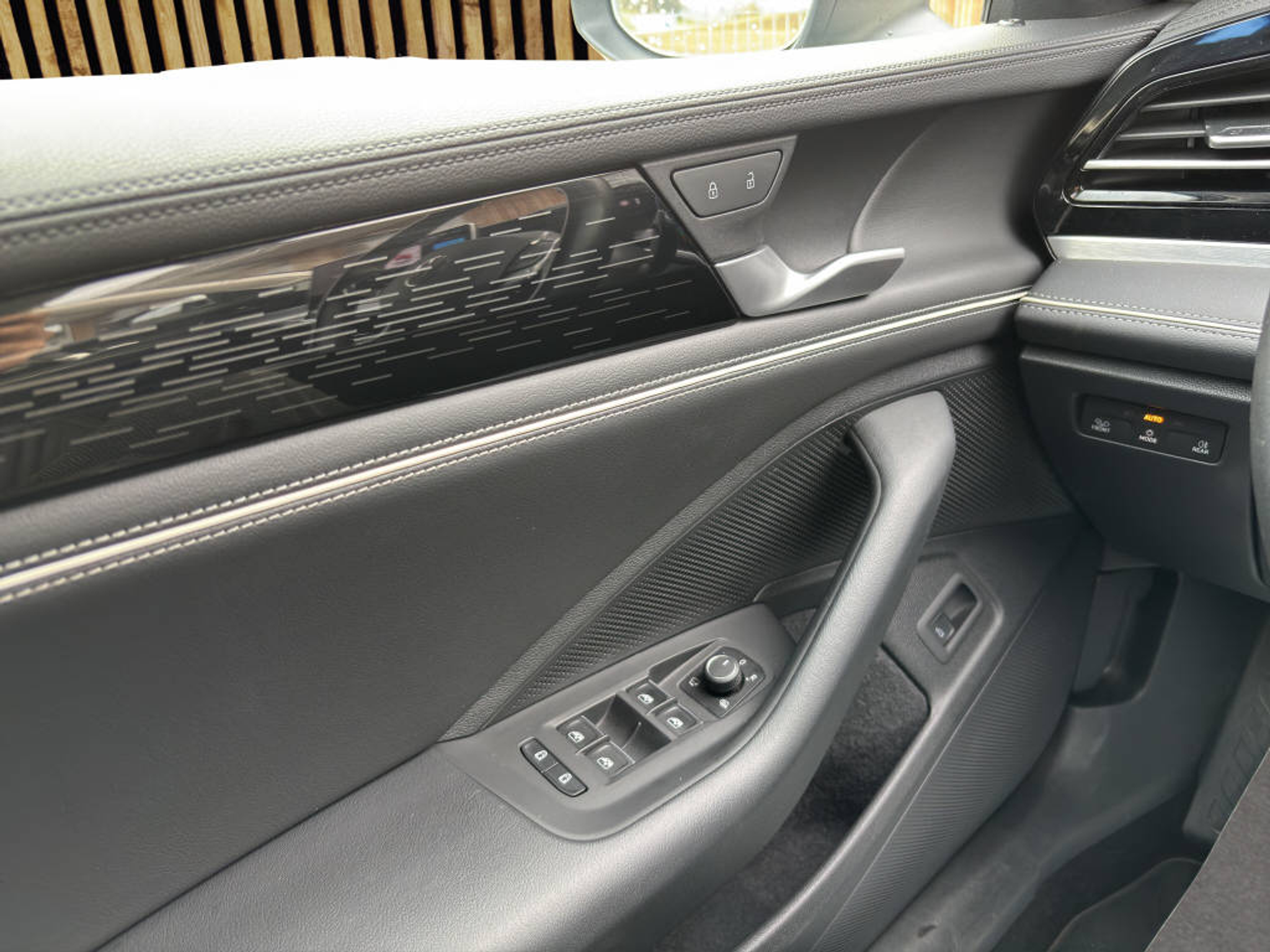 listing desktop thumbnail image 14