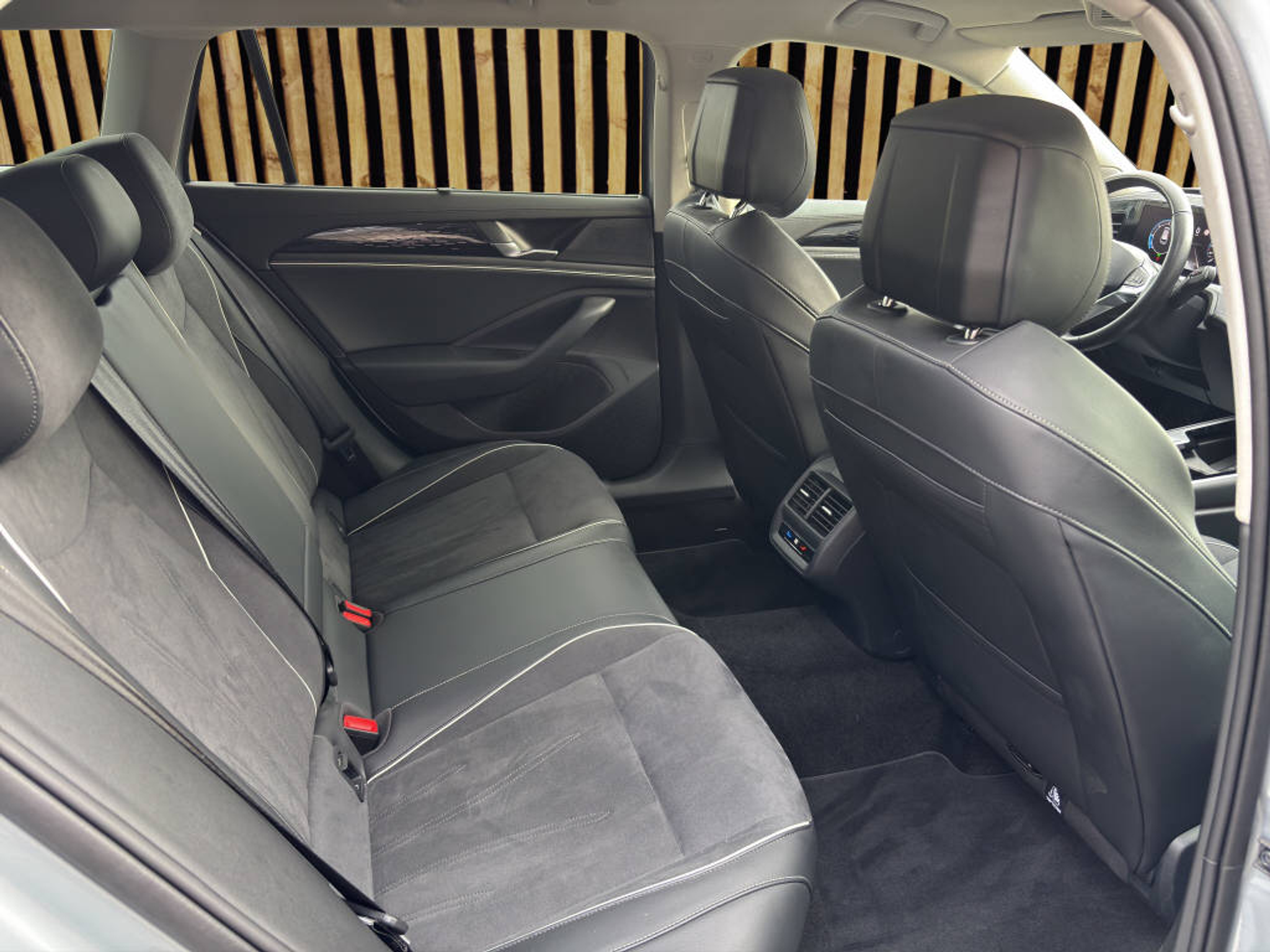 listing desktop thumbnail image 5