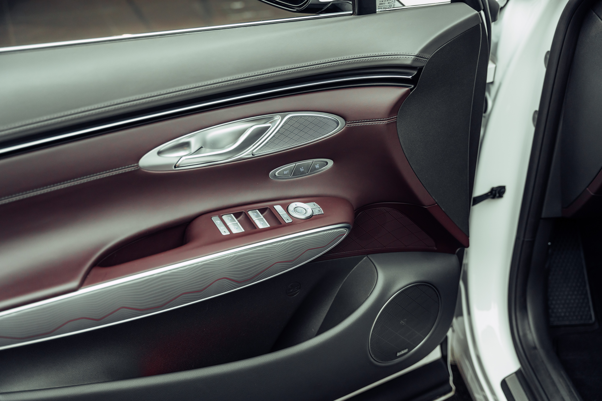 listing desktop thumbnail image 12