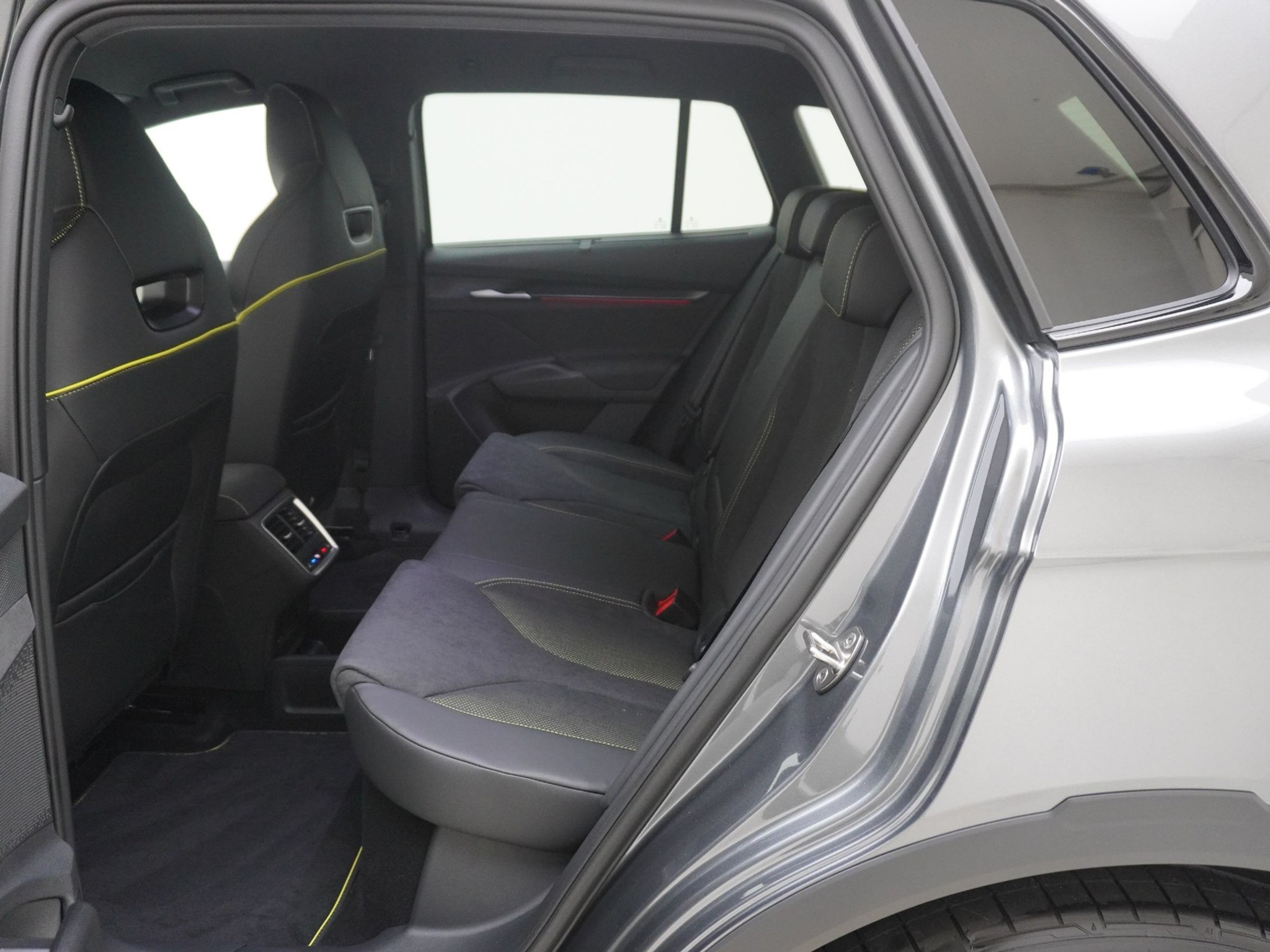 listing desktop thumbnail image 15