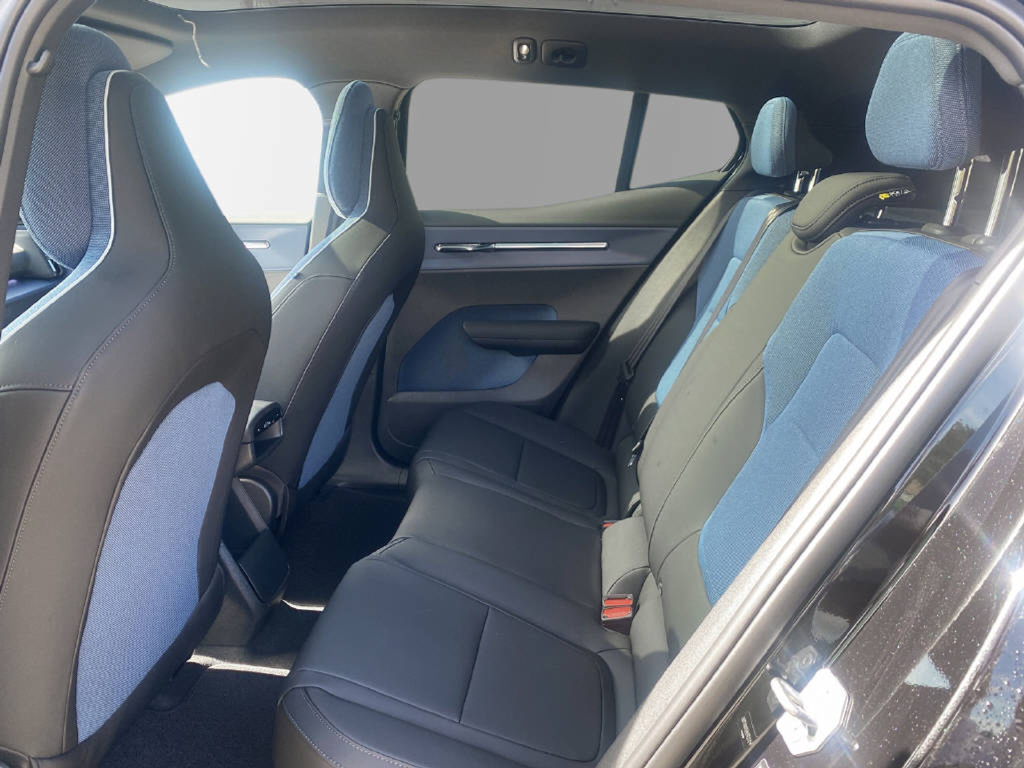 listing desktop thumbnail image 6