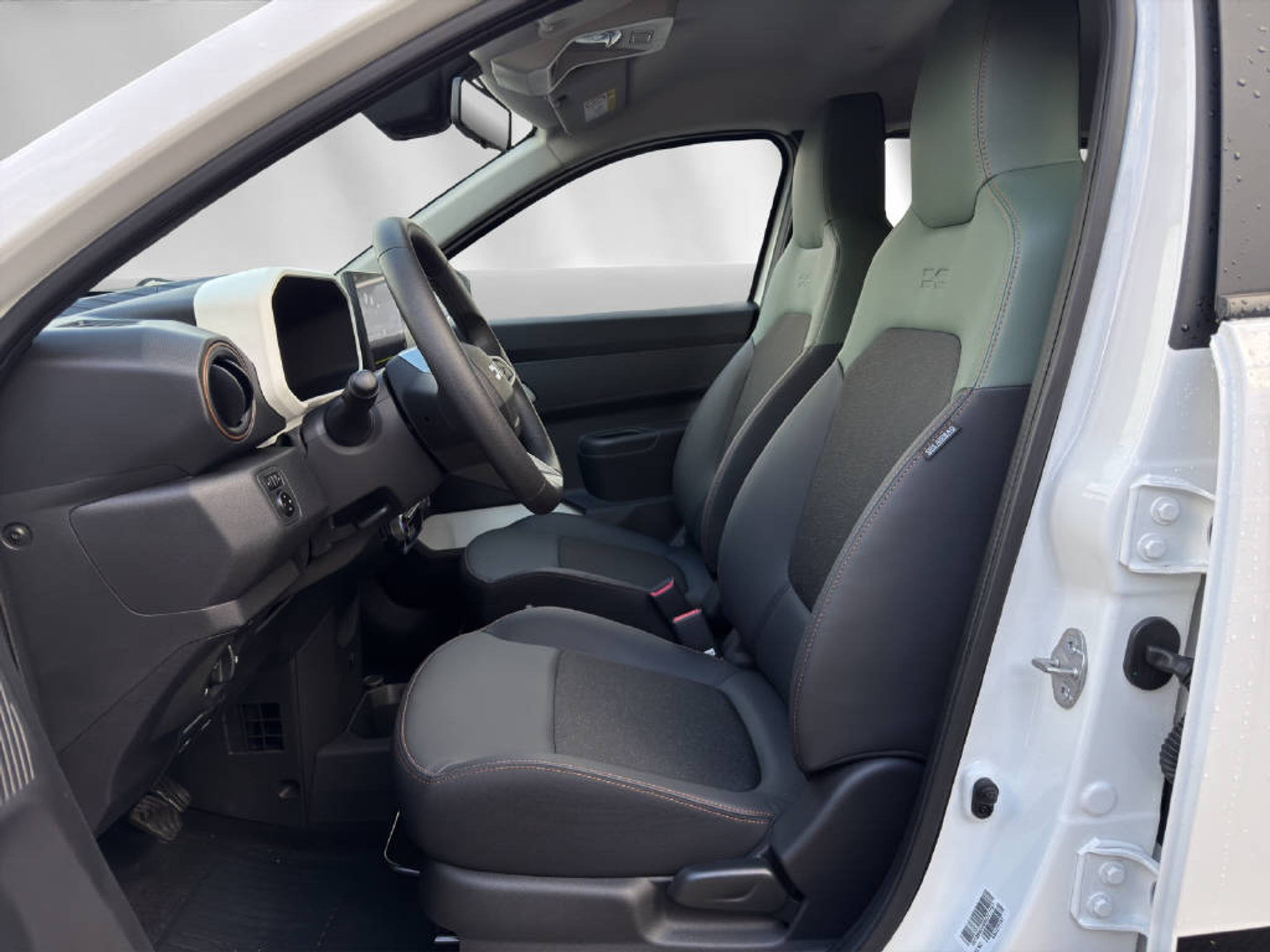 listing desktop thumbnail image 3