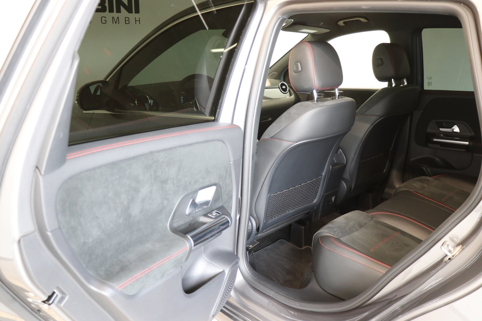 listing desktop thumbnail image 11