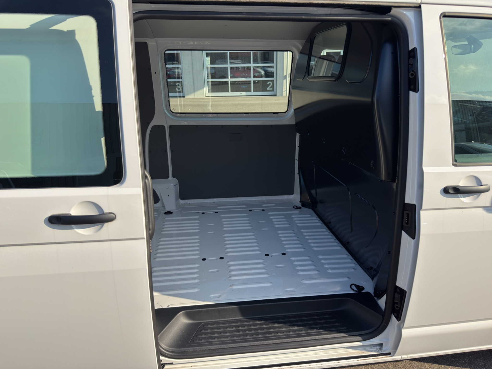 listing desktop thumbnail image 14