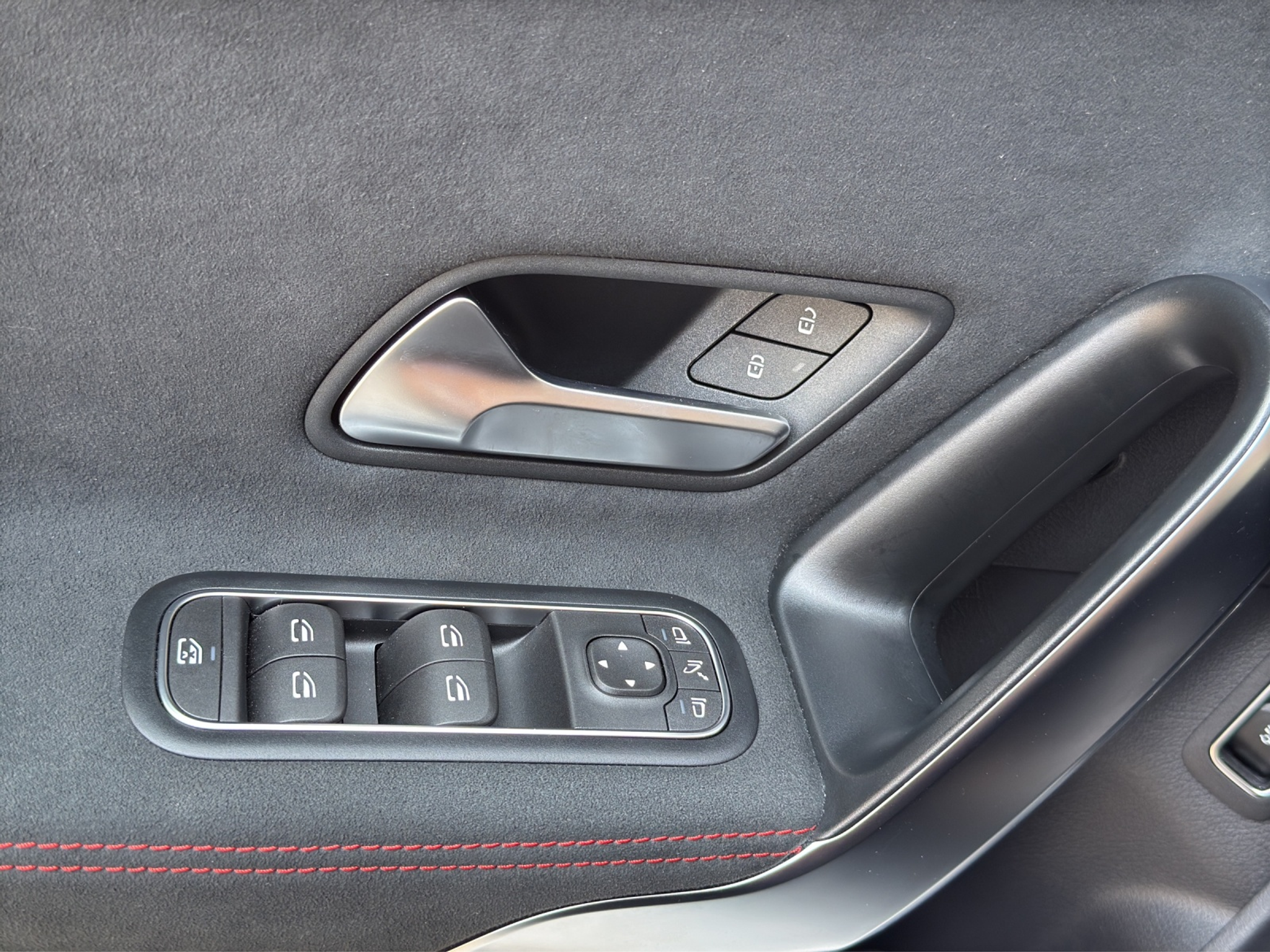 listing desktop thumbnail image 18