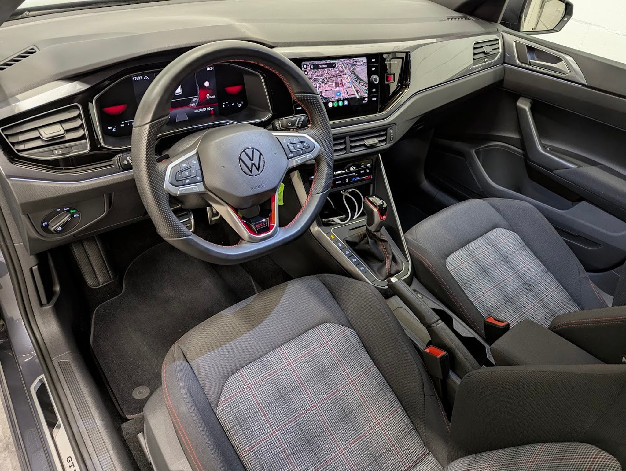 listing desktop thumbnail image 4