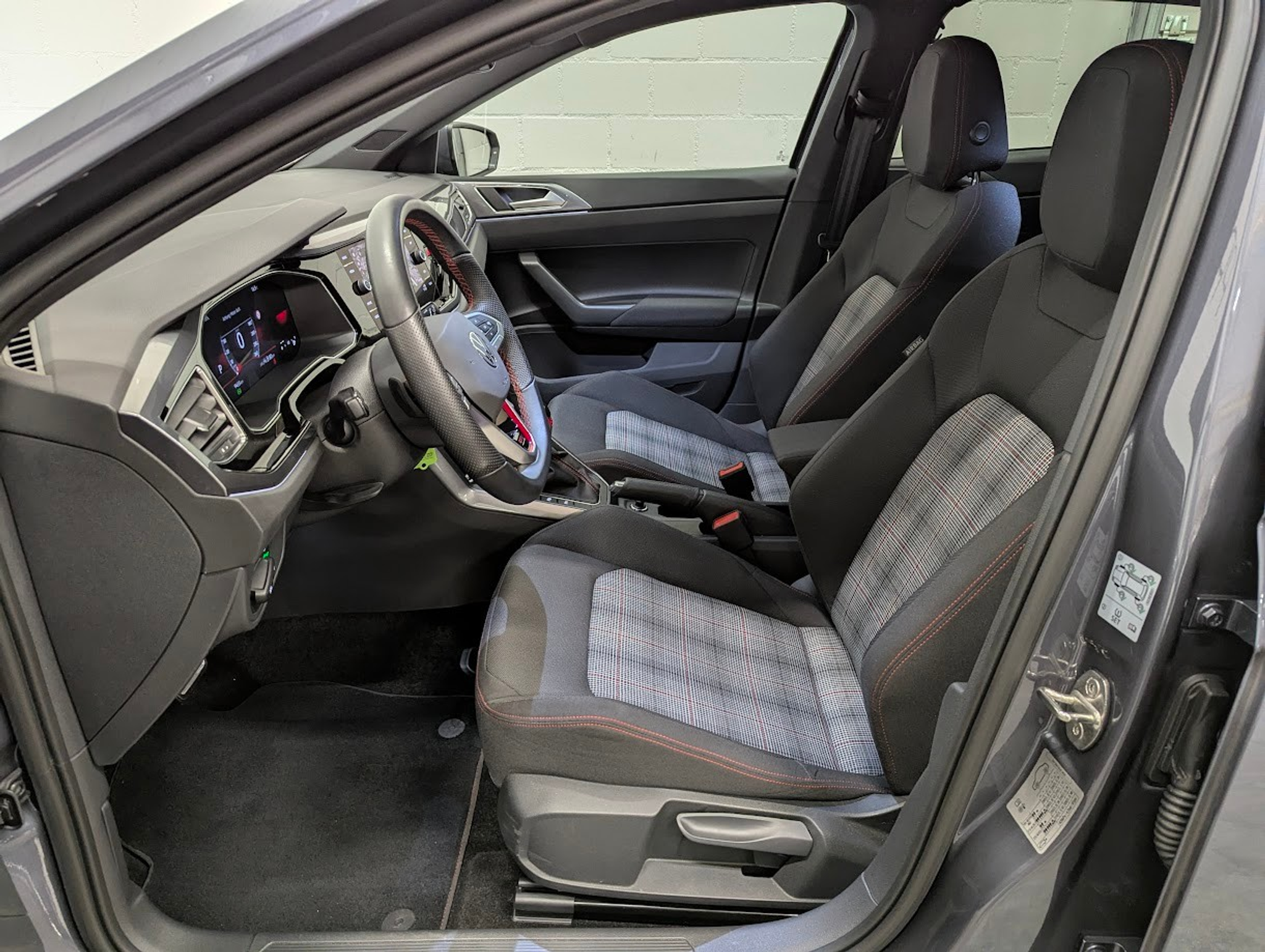 listing desktop thumbnail image 3