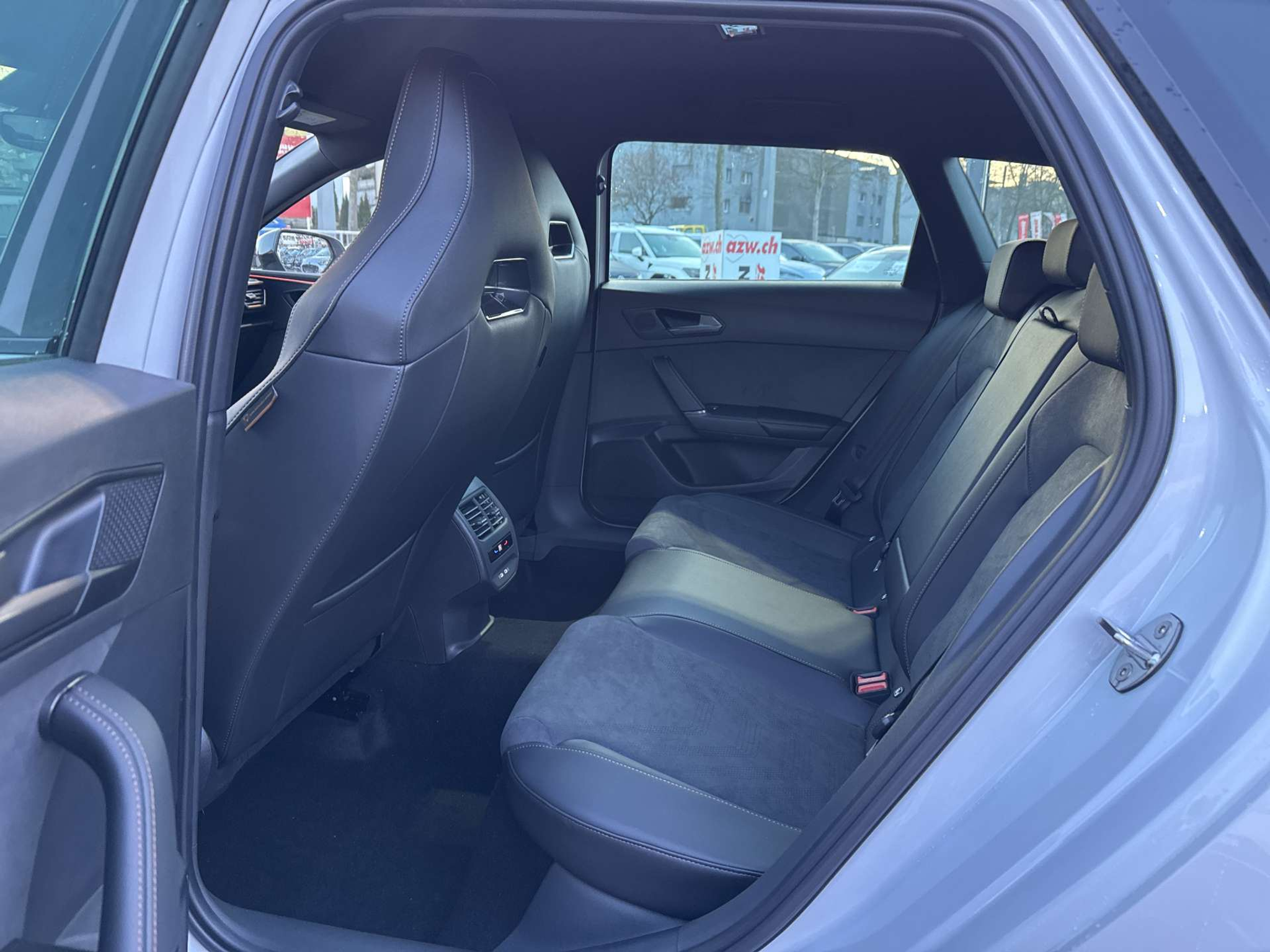 listing desktop thumbnail image 6