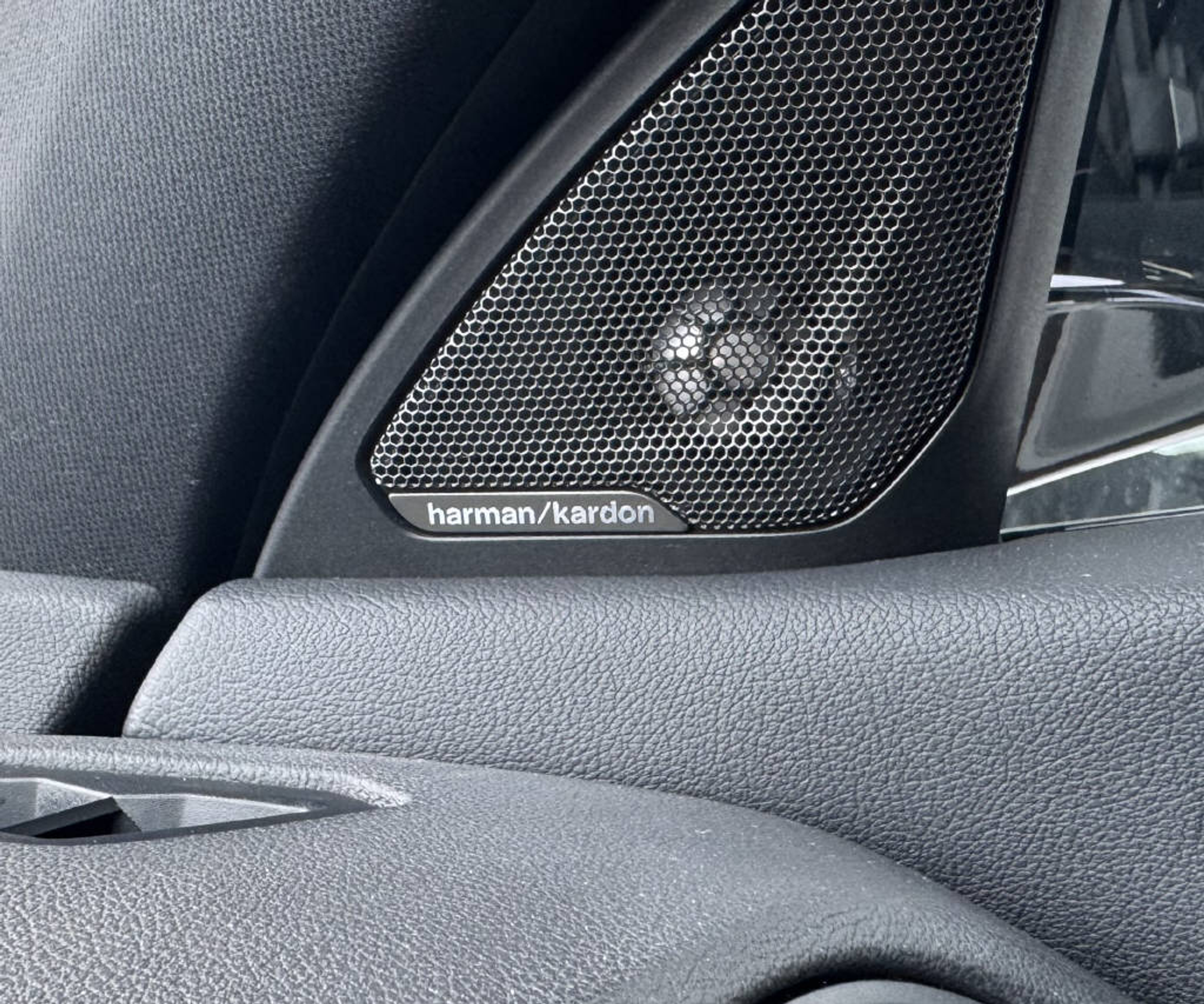 listing desktop thumbnail image 19