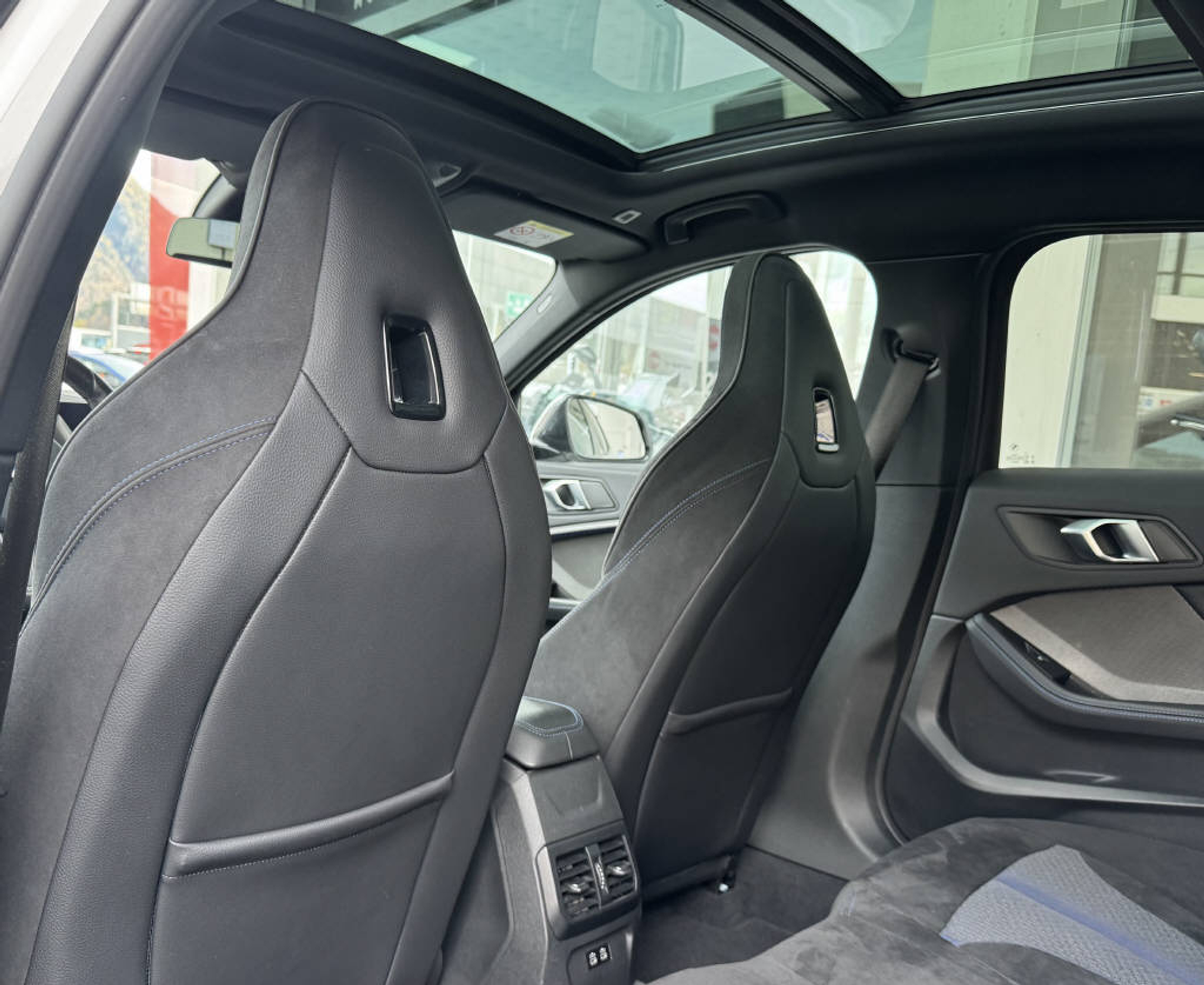 listing desktop thumbnail image 9