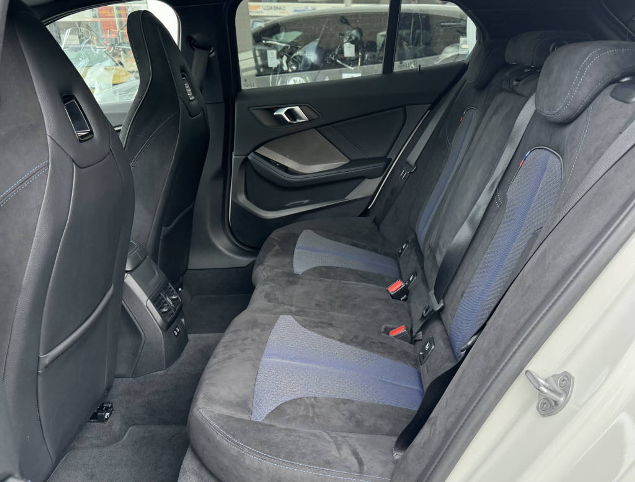 listing desktop thumbnail image 10