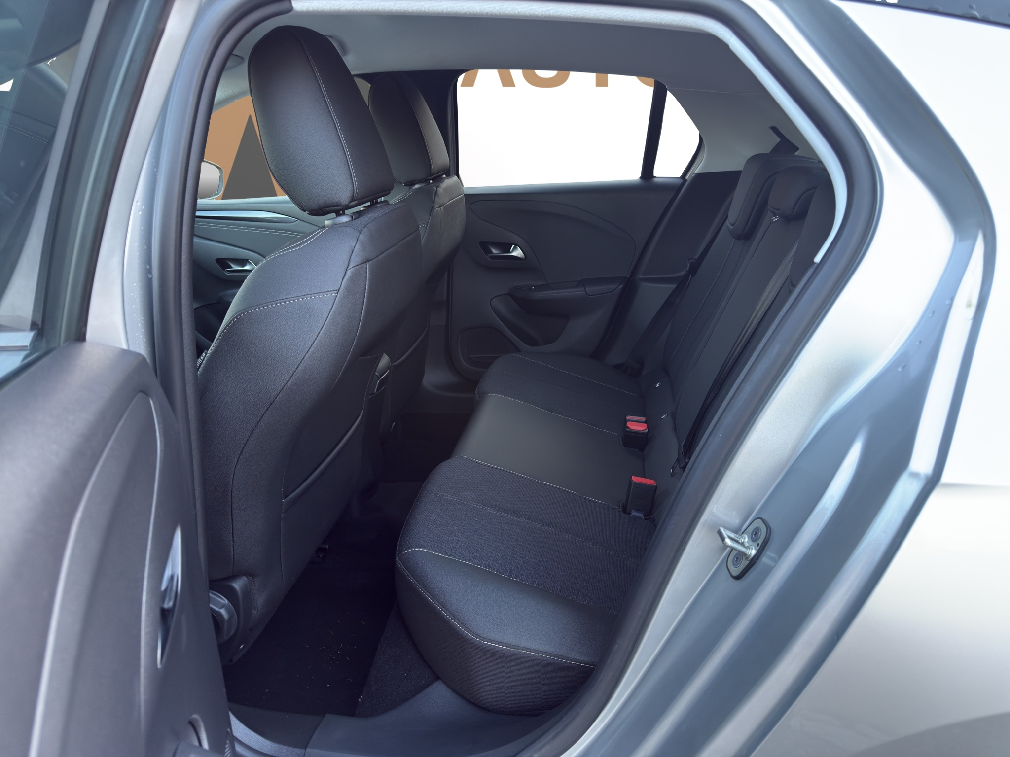 listing desktop thumbnail image 12