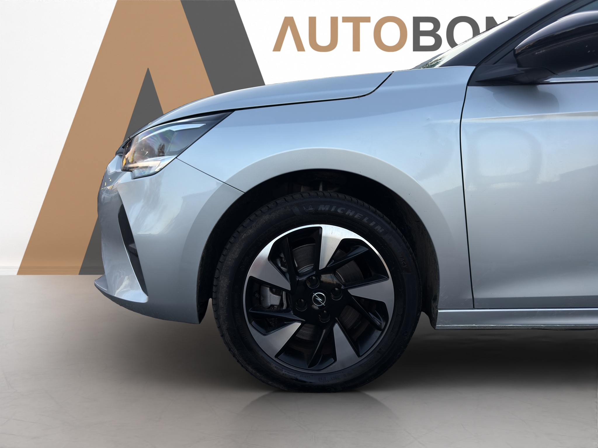 listing desktop thumbnail image 18