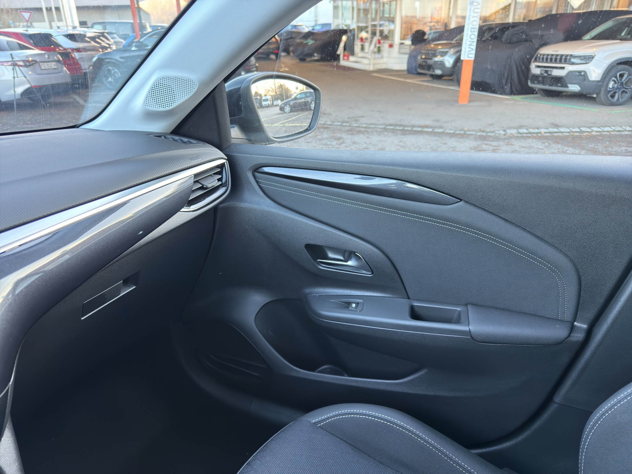 listing desktop thumbnail image 24