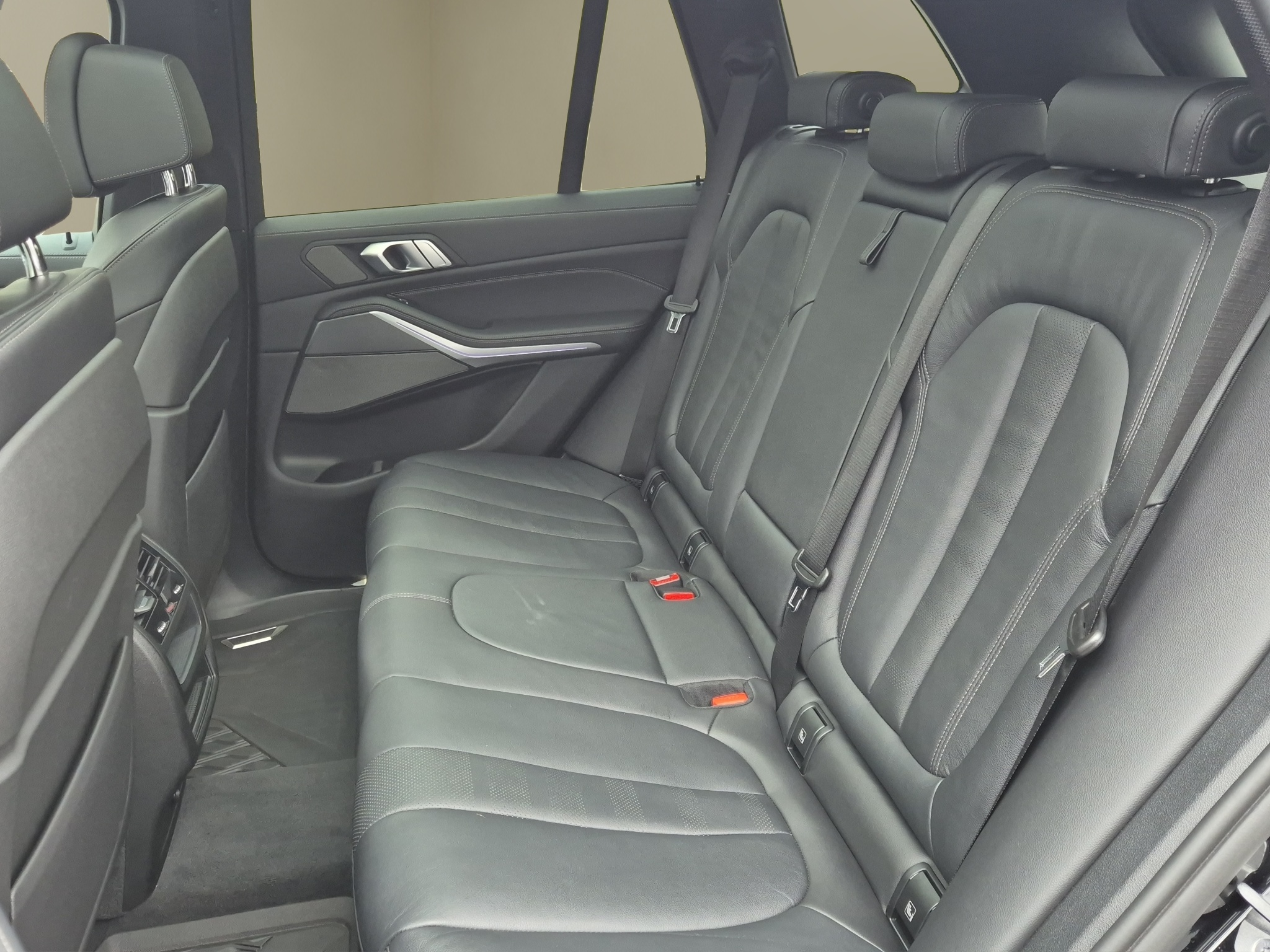 listing desktop thumbnail image 13