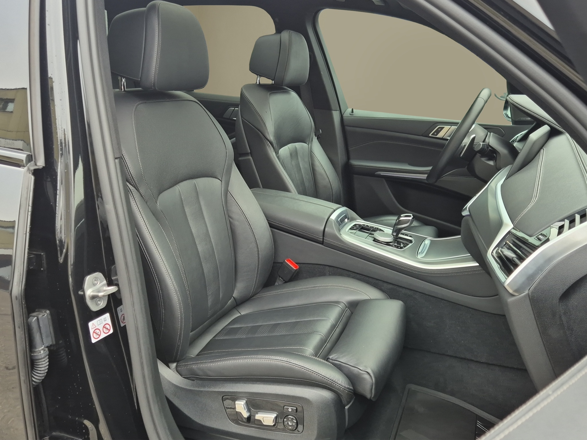 listing desktop thumbnail image 14