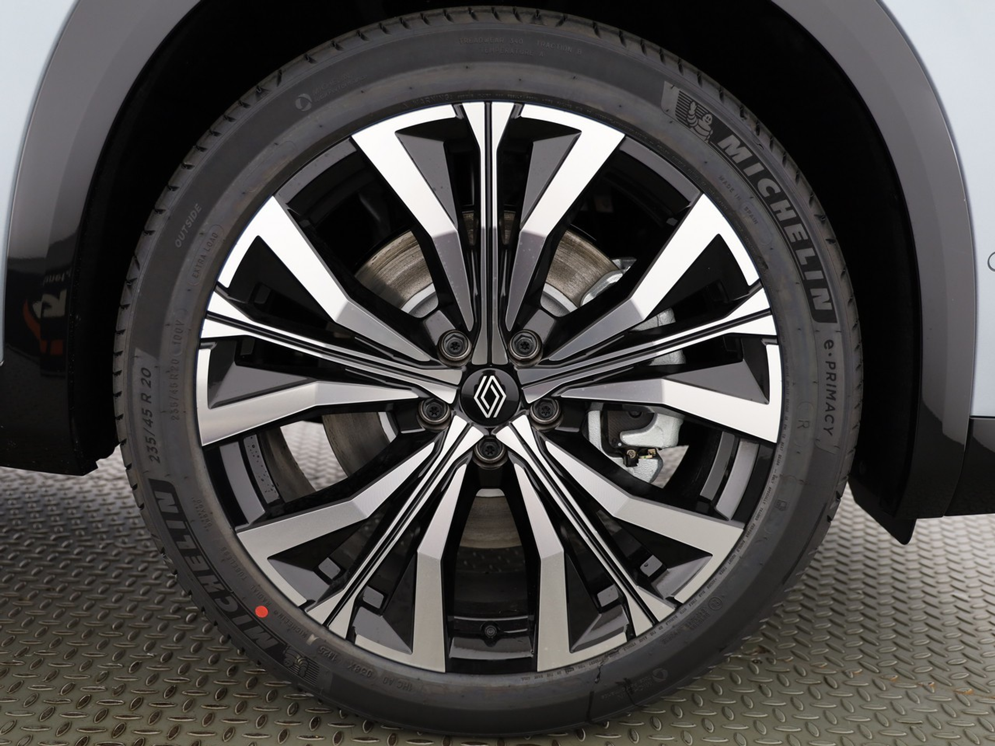 listing desktop thumbnail image 3