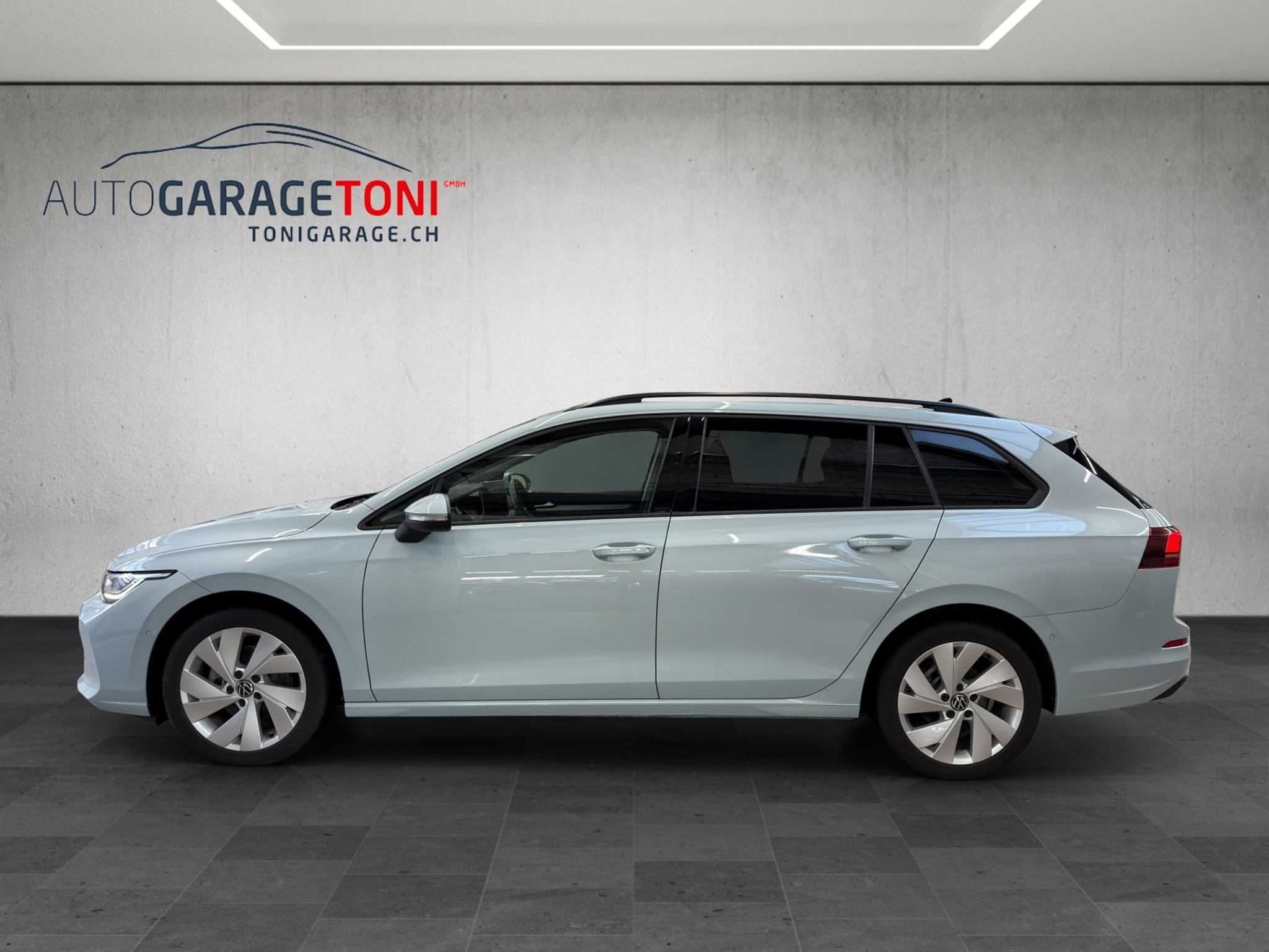 listing desktop thumbnail image 3