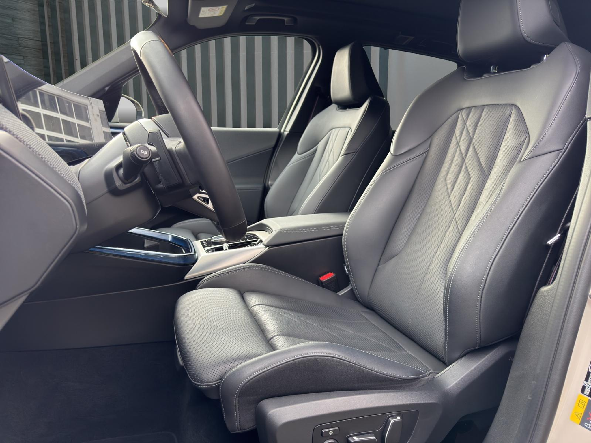 listing desktop thumbnail image 15