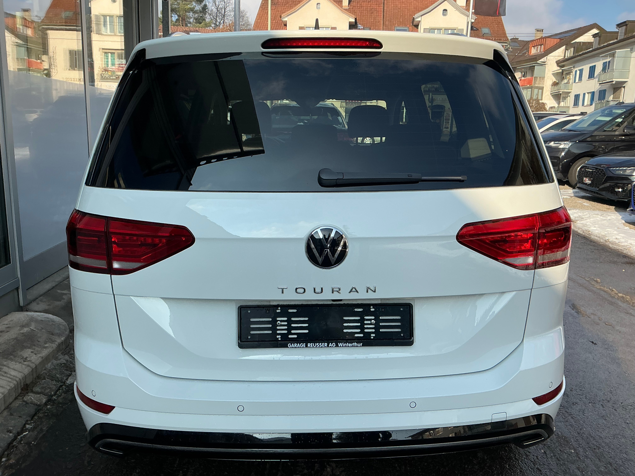 listing desktop thumbnail image 4